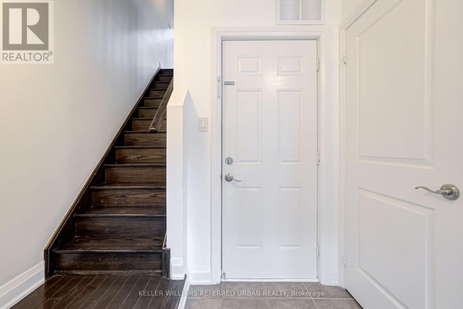 68 Raffeix Lane, Toronto, Ontario M5A 3P1 - Photo 6 - C12518288