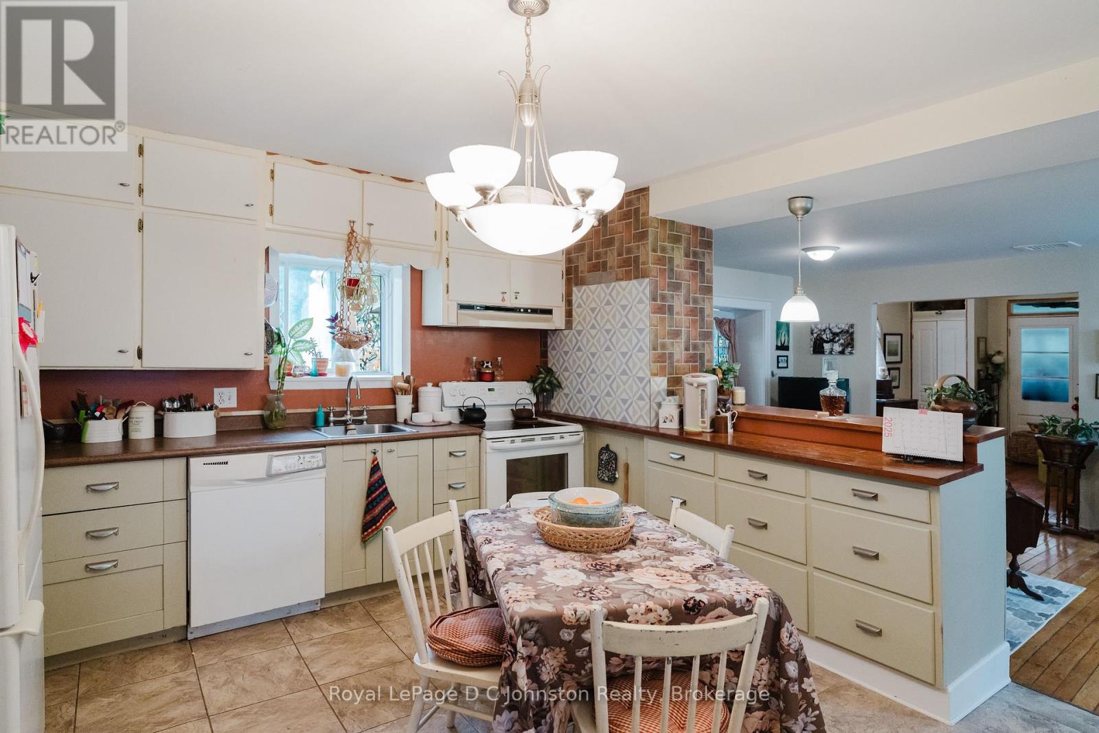 643 Elgin Street, Saugeen Shores, Ontario  N0H 2C0 - Photo 15 - X12518346