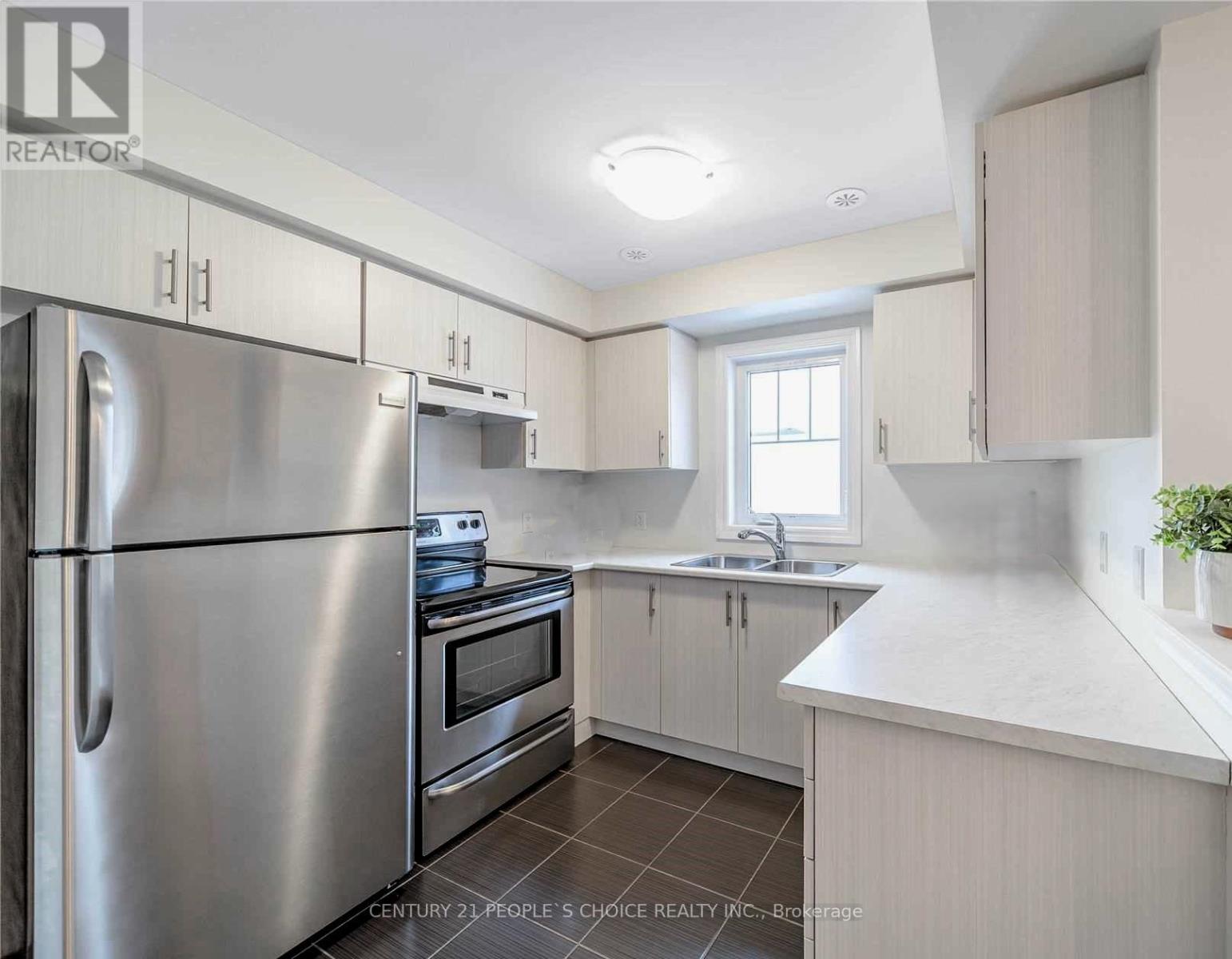 80 Nearco Crescent, Oshawa, Ontario  L1L 0J4 - Photo 4 - E12518286