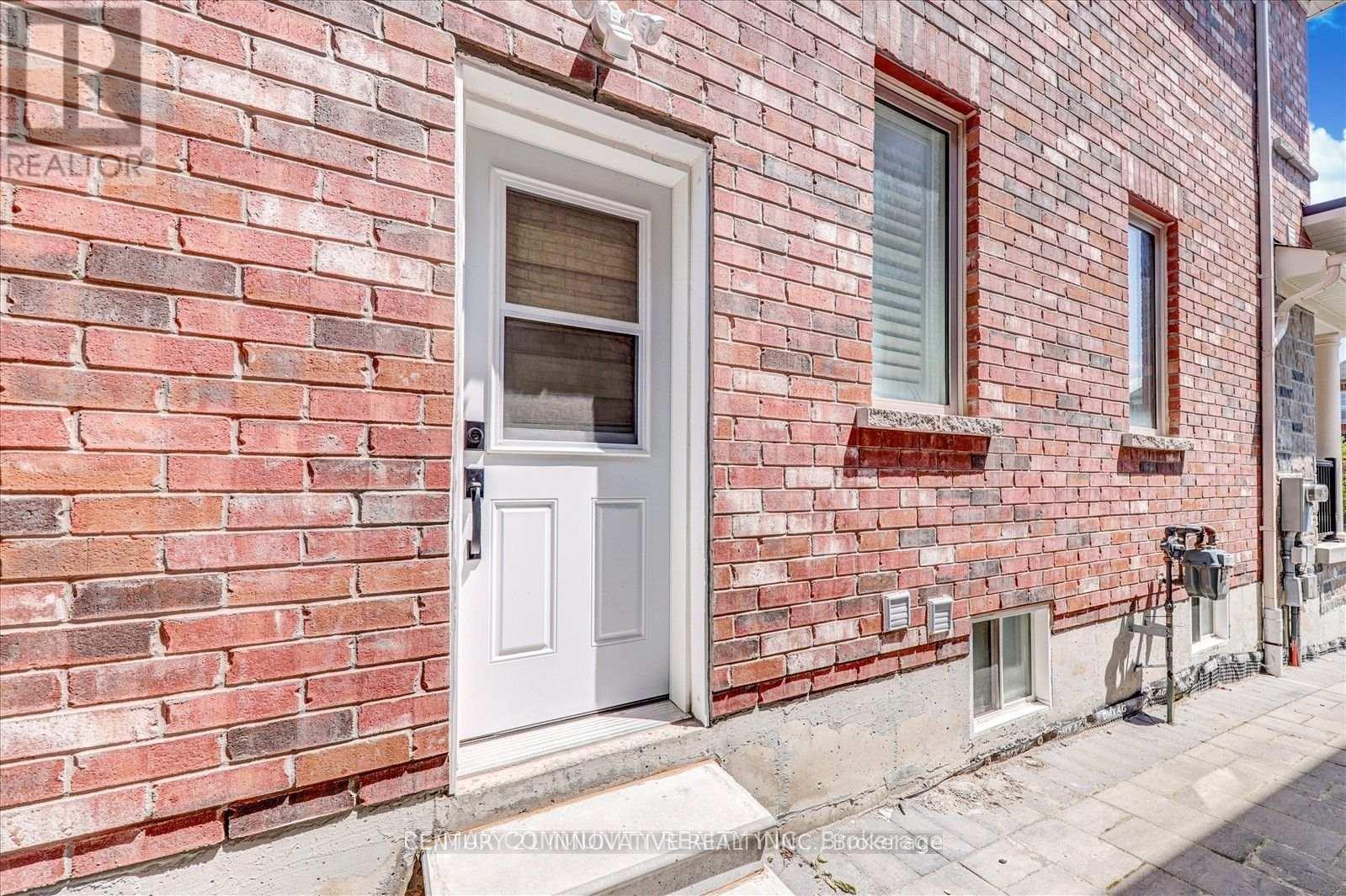 1034 Pelican Trail, Pickering, Ontario  L1X 0H1 - Photo 3 - E12518302