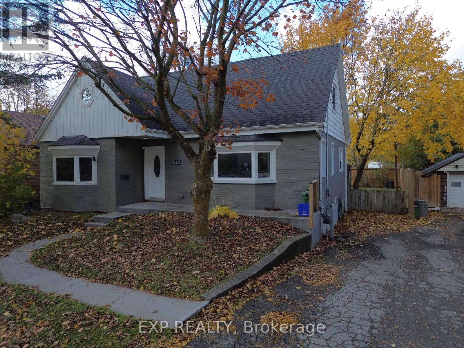 642 Base Line Road E, London South, Ontario  N6C 2R4 - Photo 3 - X12518570