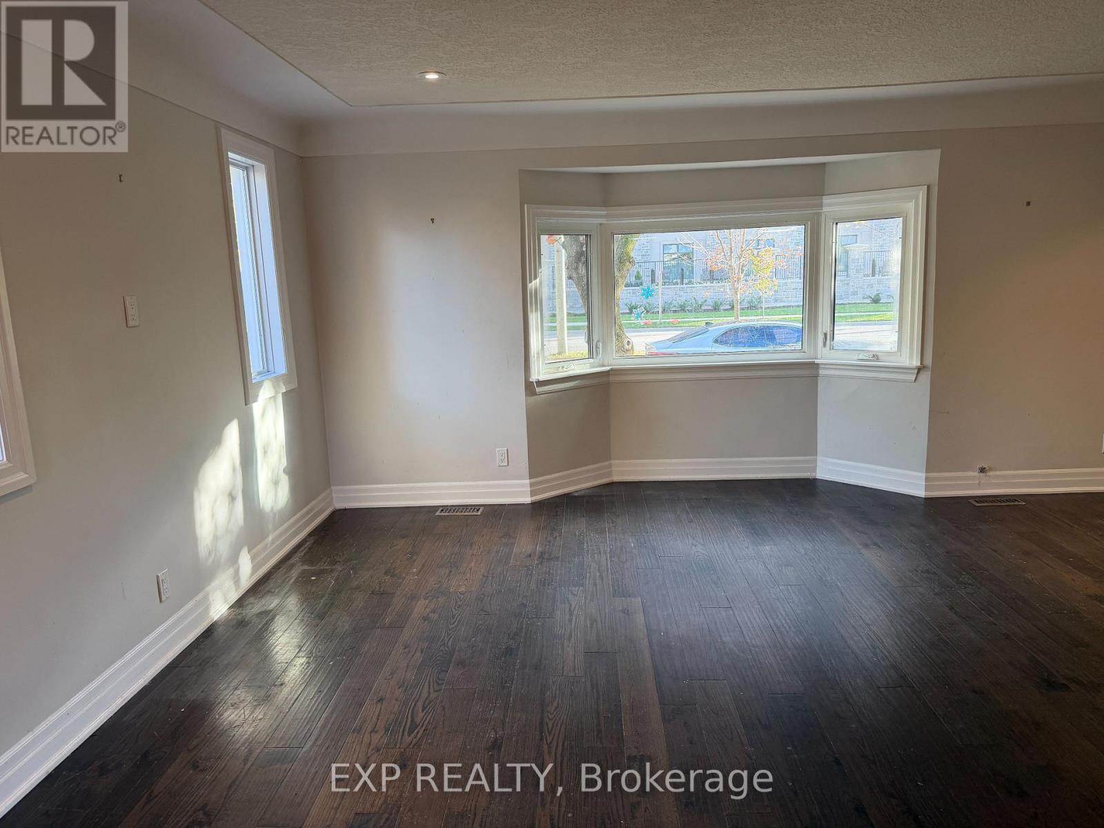 642 Base Line Road E, London South, Ontario  N6C 2R4 - Photo 9 - X12518570