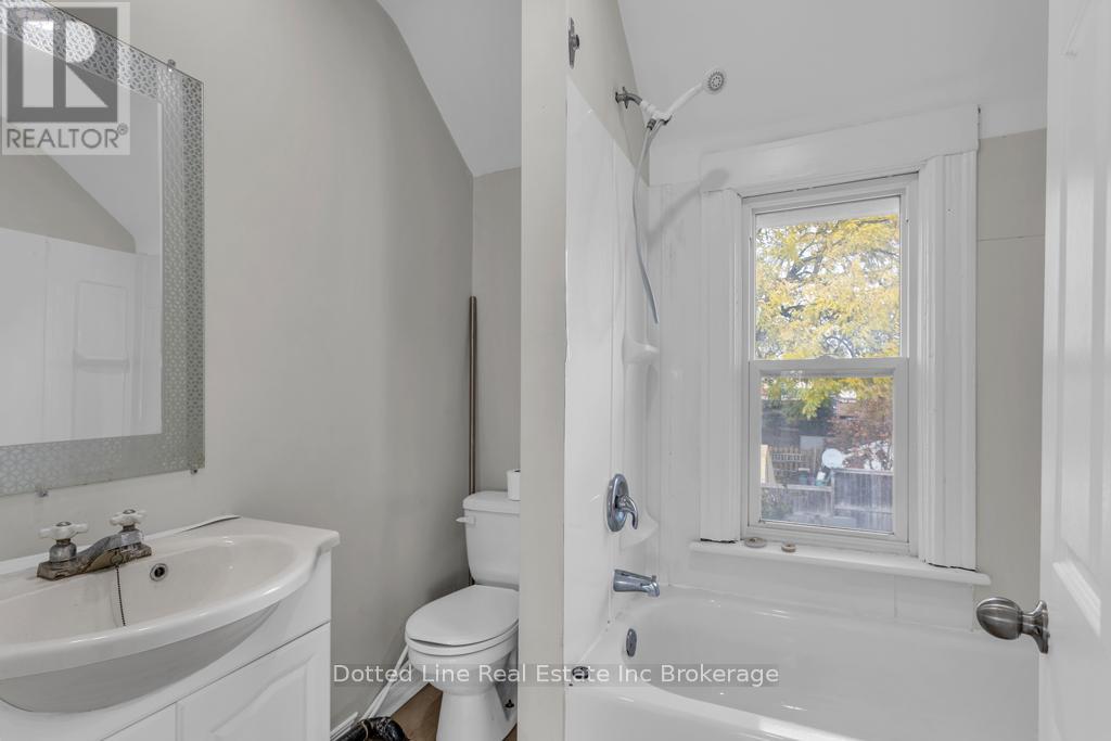 64 Forest Avenue, St. Thomas, Ontario  N5R 2J3 - Photo 13 - X12518478