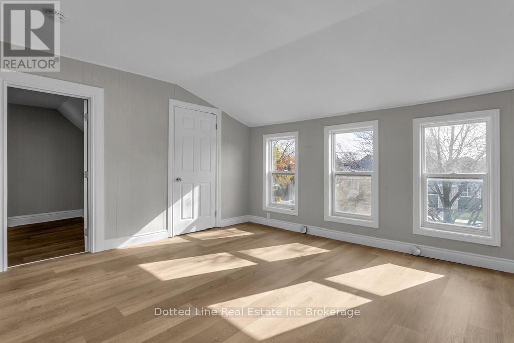 64 Forest Avenue, St. Thomas, Ontario  N5R 2J3 - Photo 7 - X12518478