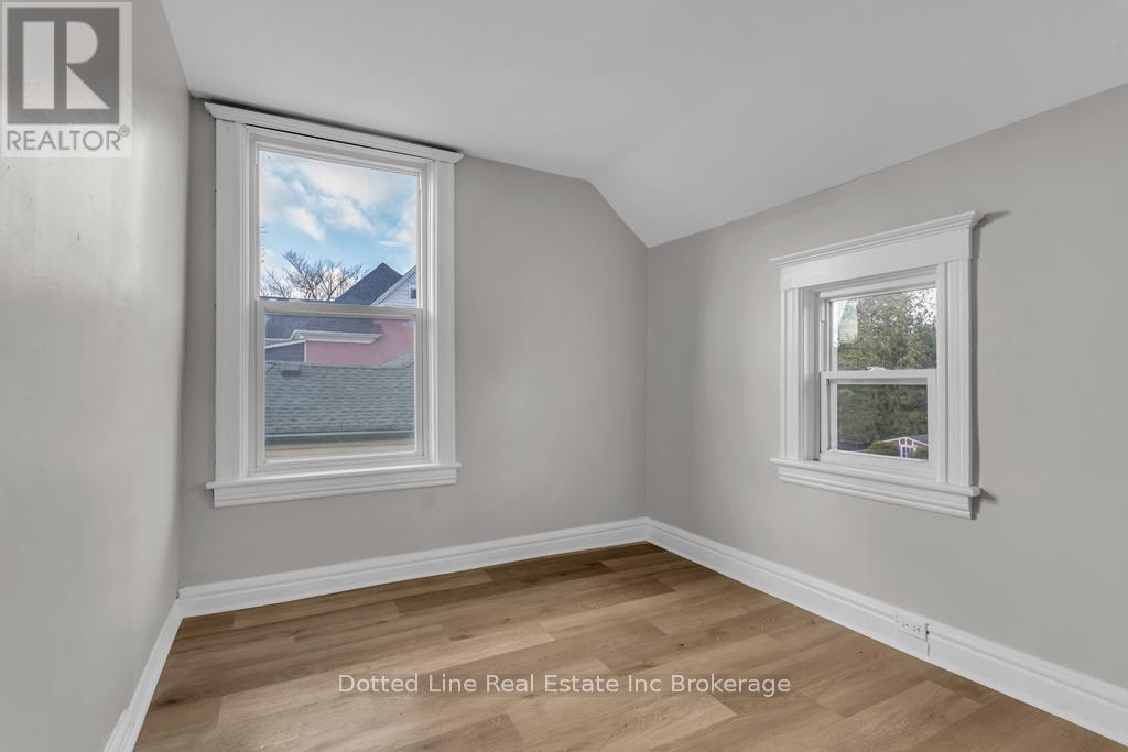 64 Forest Avenue, St. Thomas, Ontario  N5R 2J3 - Photo 9 - X12518478