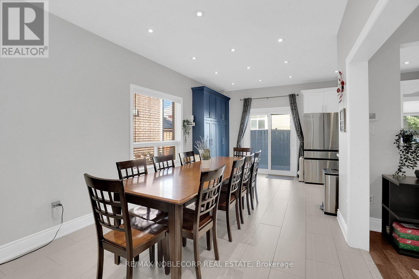 92 Water Garden Lane, Vaughan, Ontario  L4H 1N5 - Photo 10 - N12518360