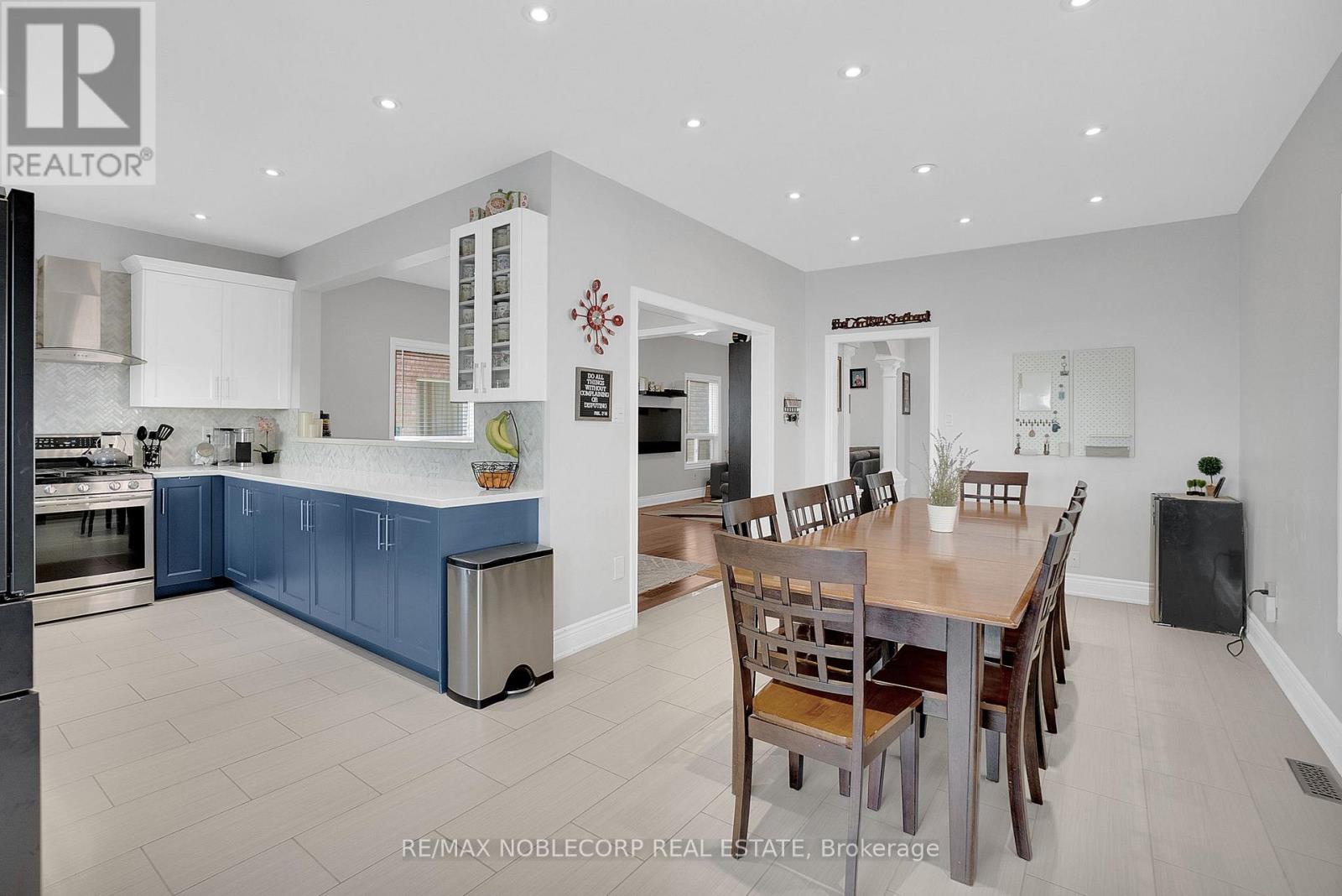 92 Water Garden Lane, Vaughan, Ontario  L4H 1N5 - Photo 11 - N12518360