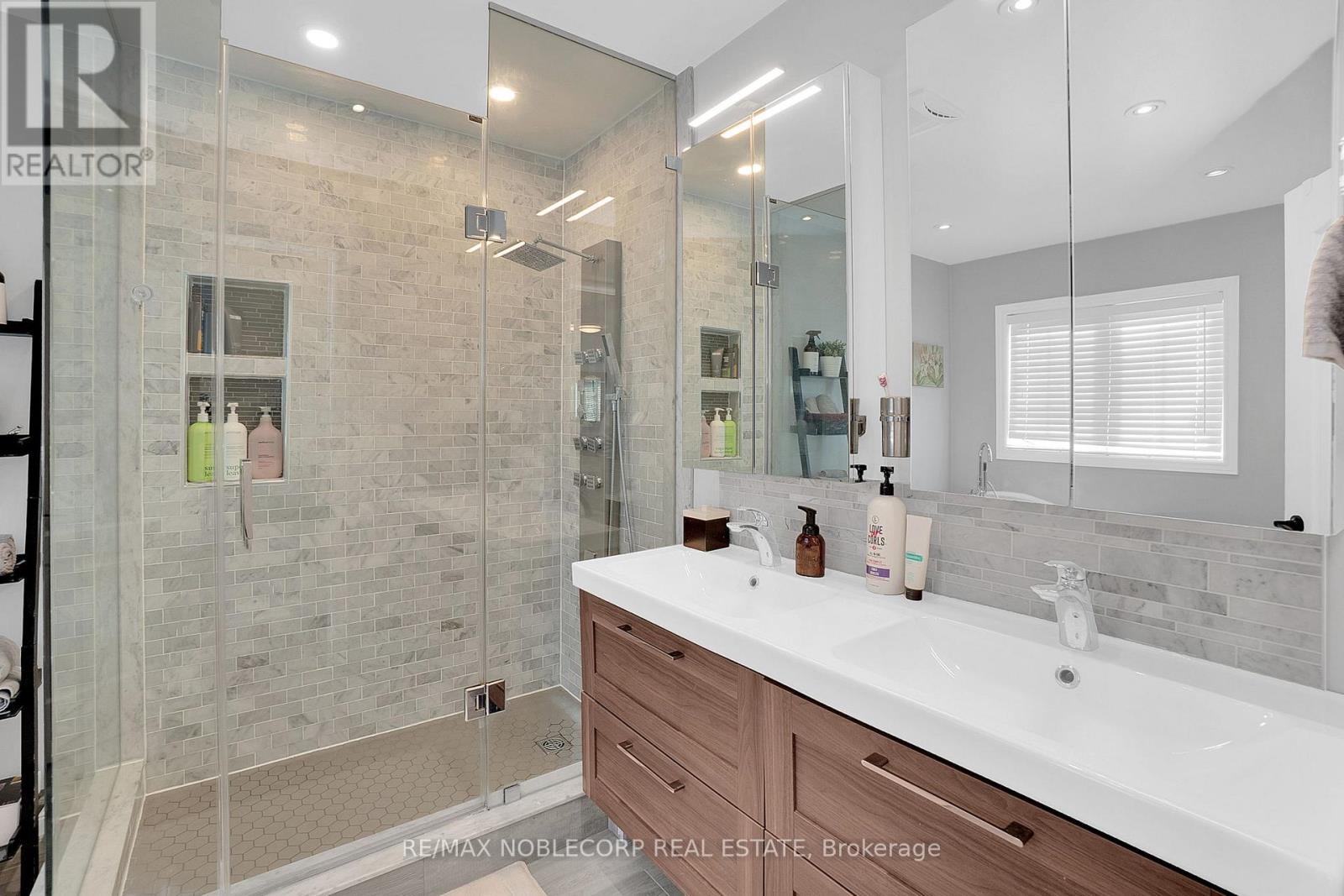 92 Water Garden Lane, Vaughan, Ontario  L4H 1N5 - Photo 18 - N12518360