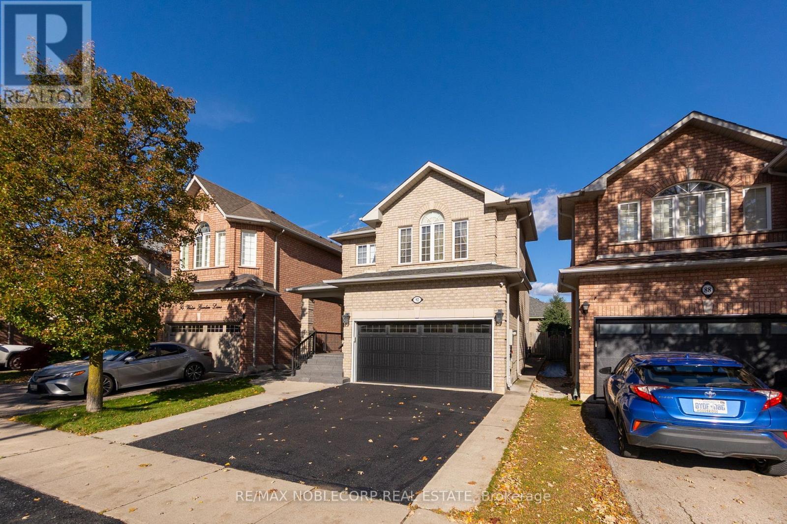 92 Water Garden Lane, Vaughan, Ontario  L4H 1N5 - Photo 2 - N12518360