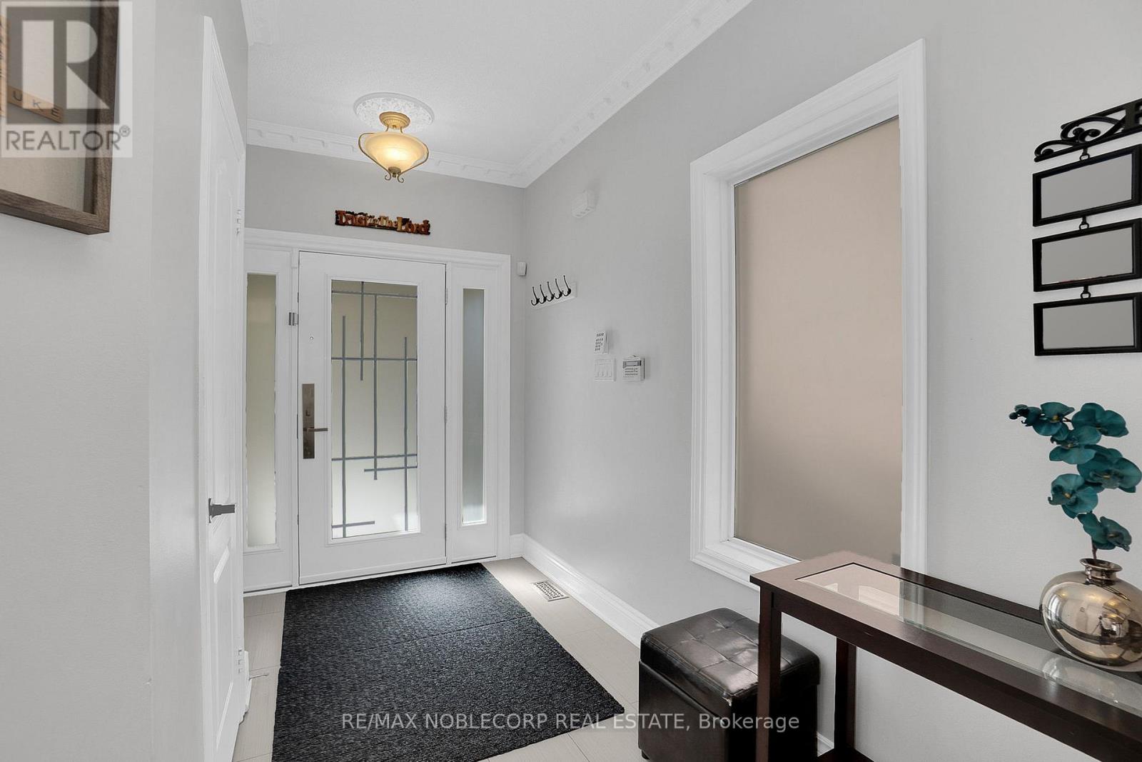 92 Water Garden Lane, Vaughan, Ontario  L4H 1N5 - Photo 4 - N12518360