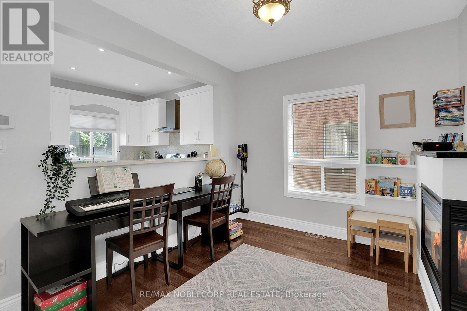 92 Water Garden Lane, Vaughan, Ontario  L4H 1N5 - Photo 9 - N12518360