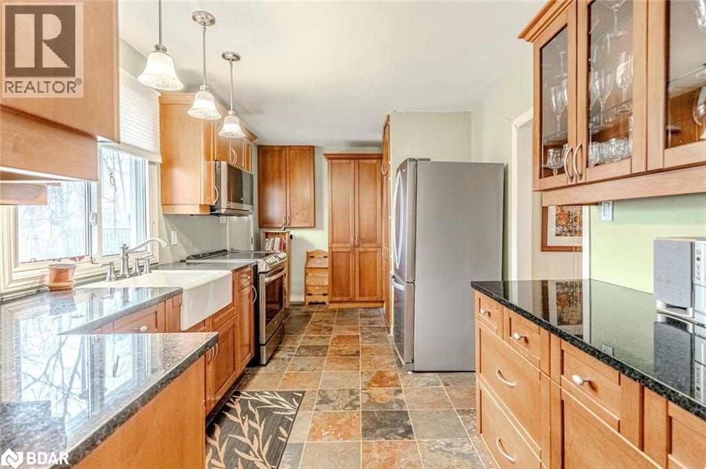 2016 Kate Avenue, Innisfil, Ontario  L9S 1Y2 - Photo 2 - 40786375