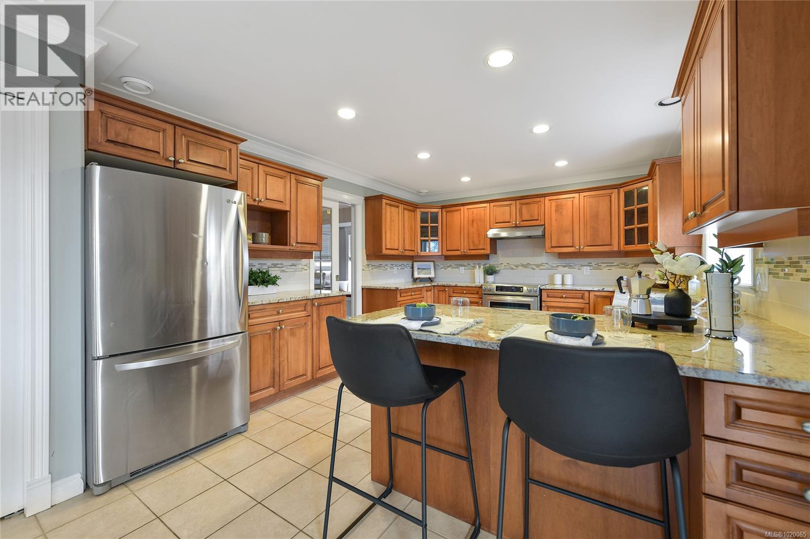 4259 Westervelt Pl, Saanich, British Columbia  V8X 5C1 - Photo 11 - 1020065