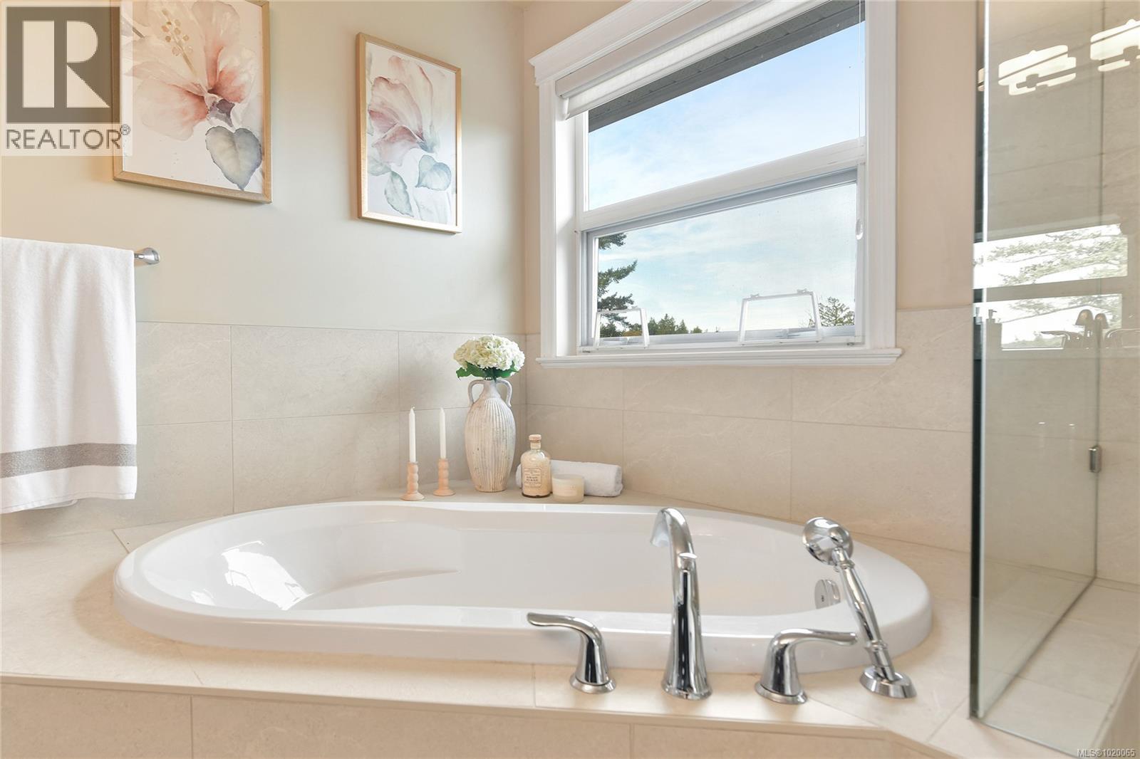 4259 Westervelt Pl, Saanich, British Columbia  V8X 5C1 - Photo 30 - 1020065