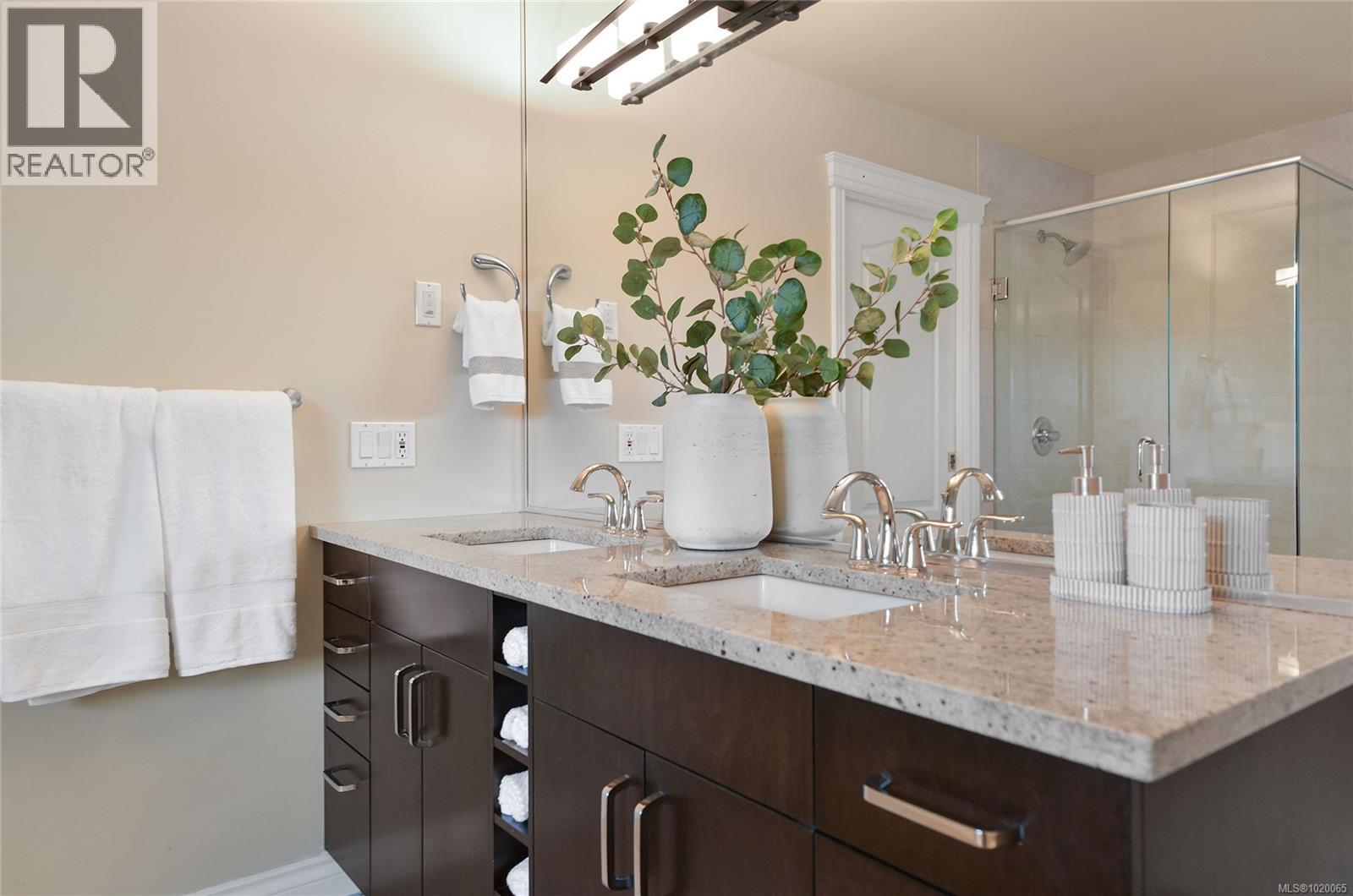 4259 Westervelt Pl, Saanich, British Columbia  V8X 5C1 - Photo 31 - 1020065