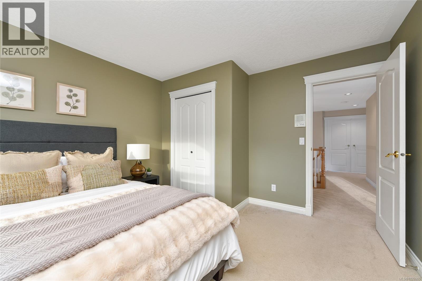 4259 Westervelt Pl, Saanich, British Columbia  V8X 5C1 - Photo 35 - 1020065