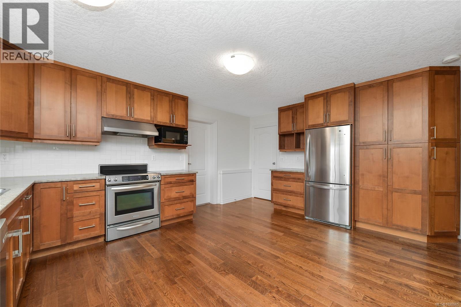 4259 Westervelt Pl, Saanich, British Columbia  V8X 5C1 - Photo 40 - 1020065