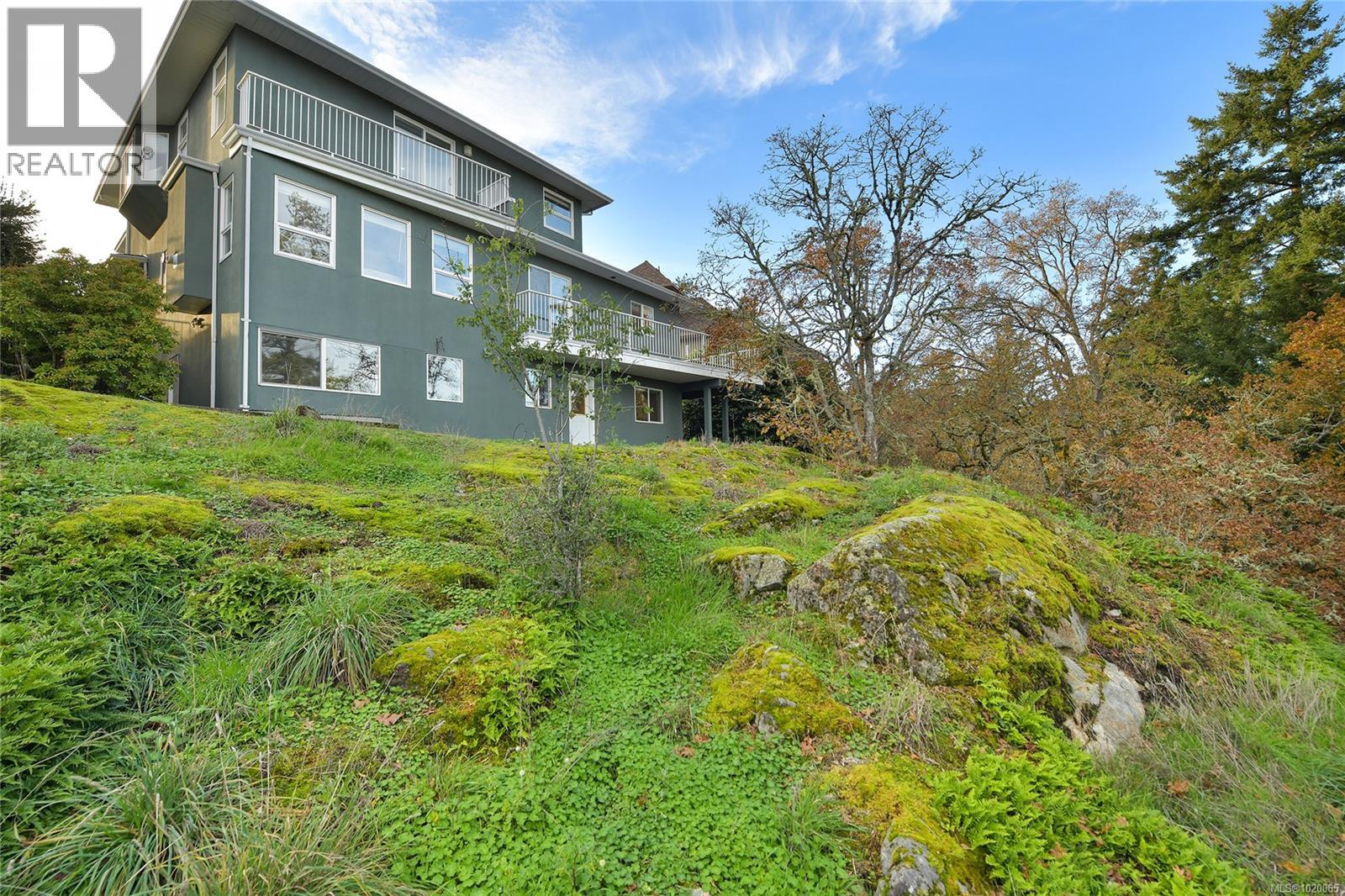 4259 Westervelt Pl, Saanich, British Columbia  V8X 5C1 - Photo 44 - 1020065