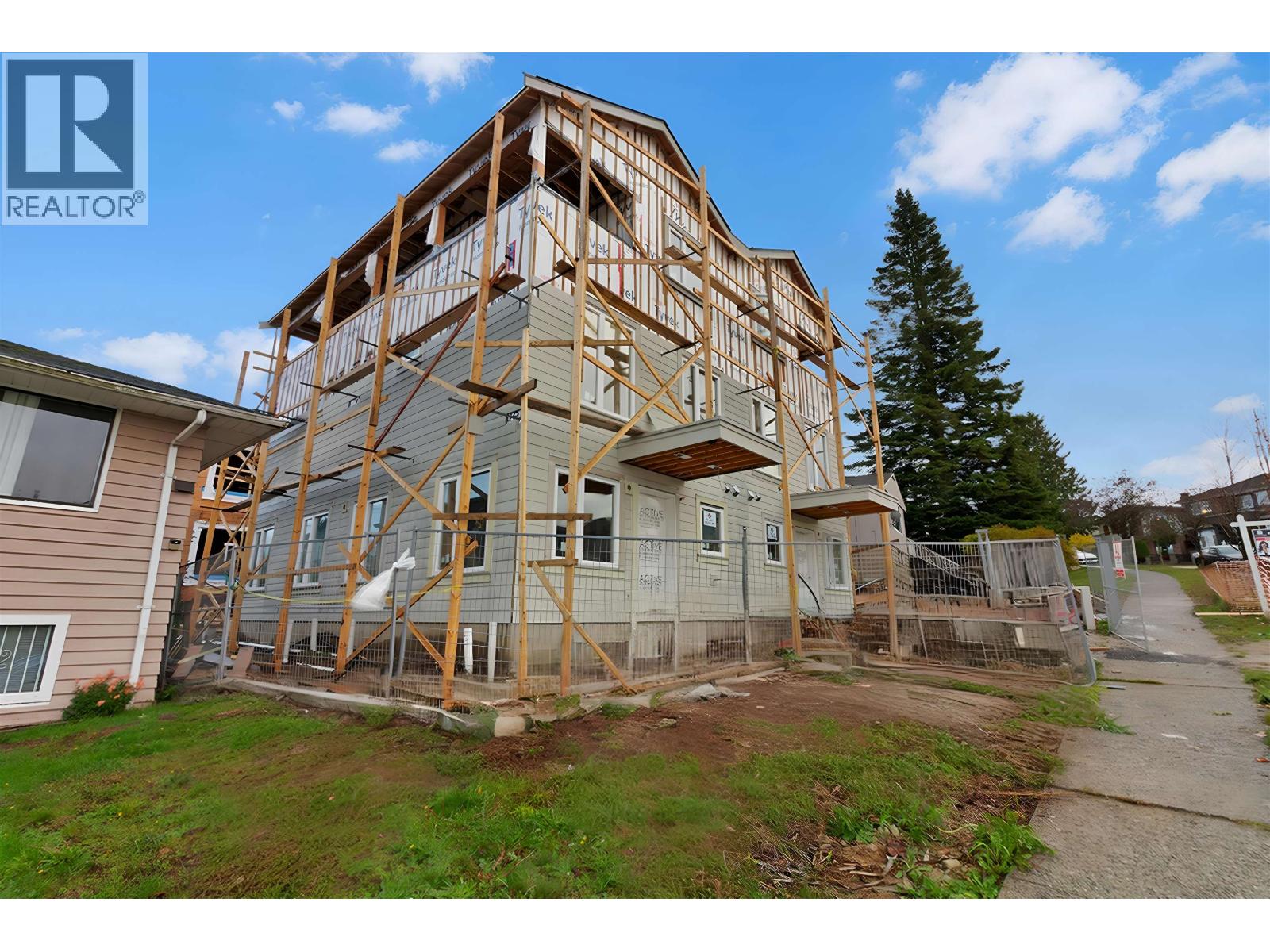 4 3581 Haida Street, Vancouver, British Columbia  V5M 3Y9 - Photo 1 - R3065121