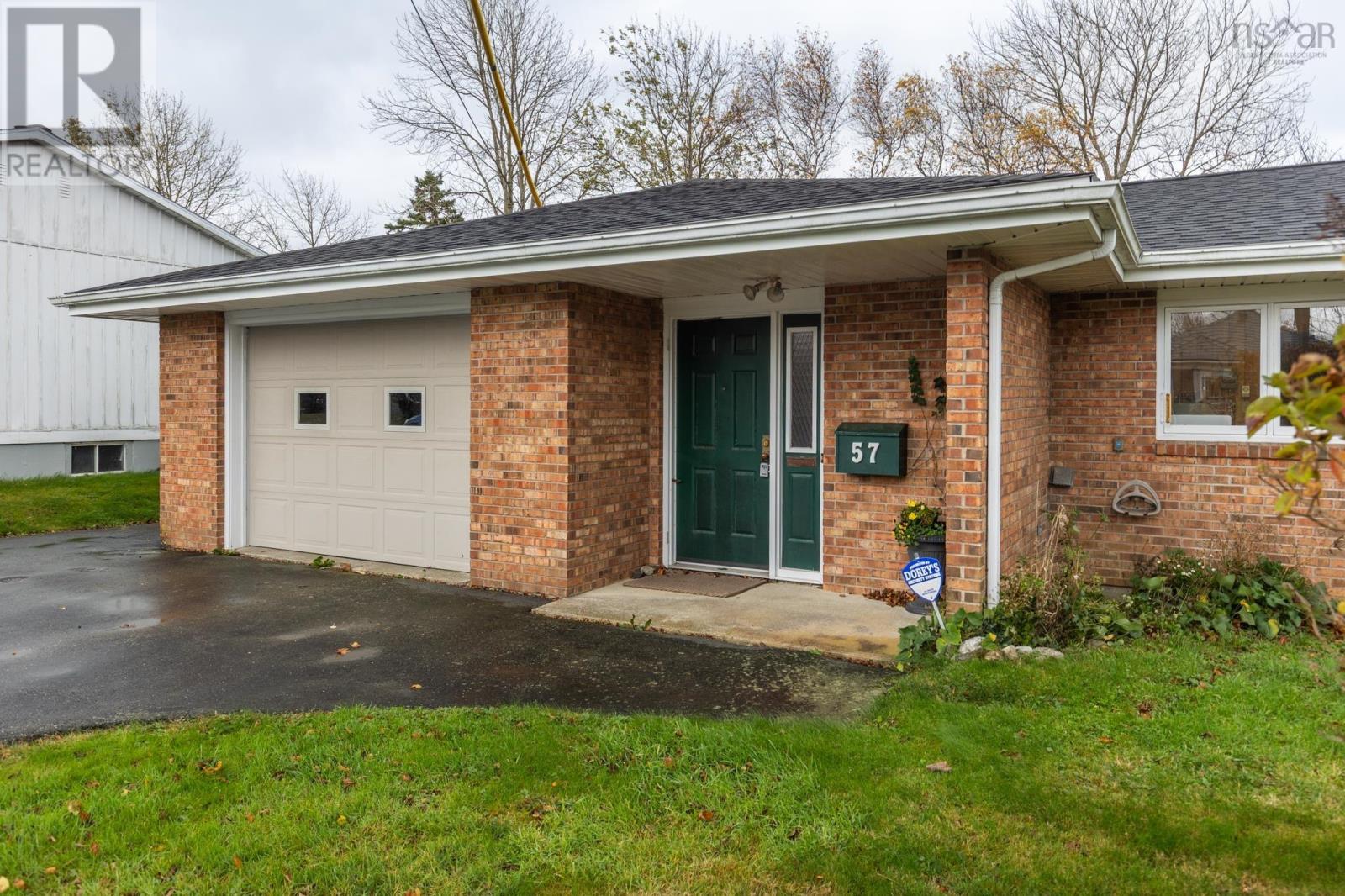 57 Porter Street, Yarmouth, Nova Scotia  B5A 2Y8 - Photo 2 - 202527449