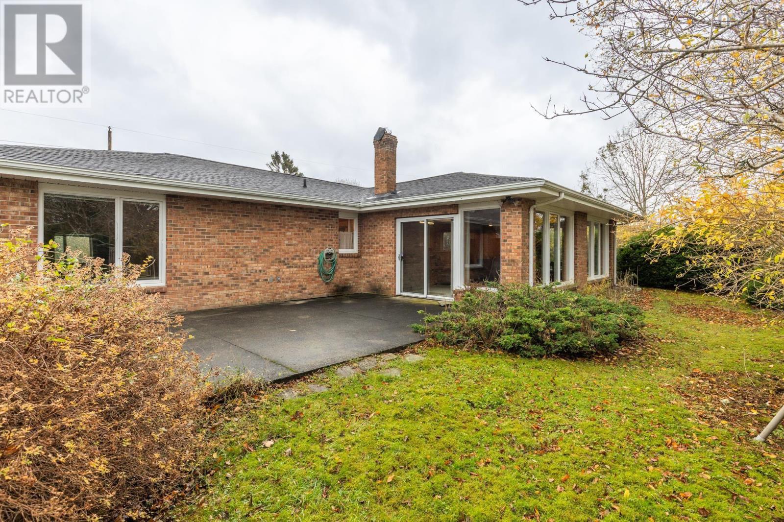 57 Porter Street, Yarmouth, Nova Scotia  B5A 2Y8 - Photo 3 - 202527449