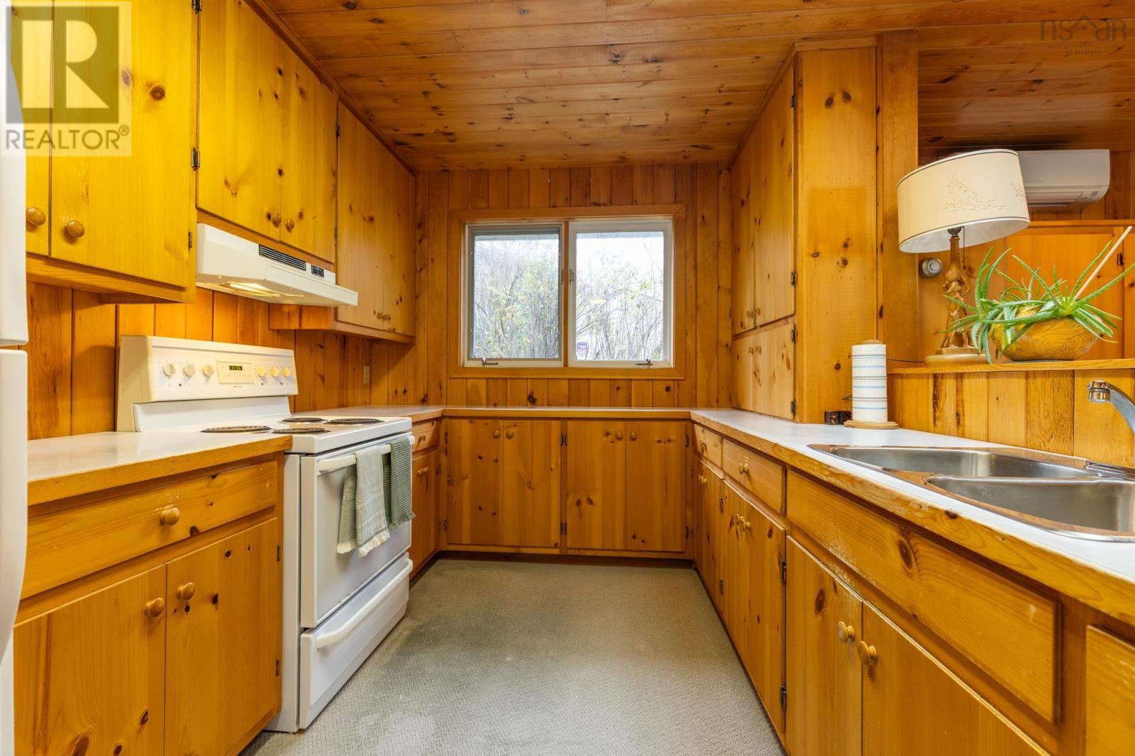 57 Porter Street, Yarmouth, Nova Scotia  B5A 2Y8 - Photo 8 - 202527449