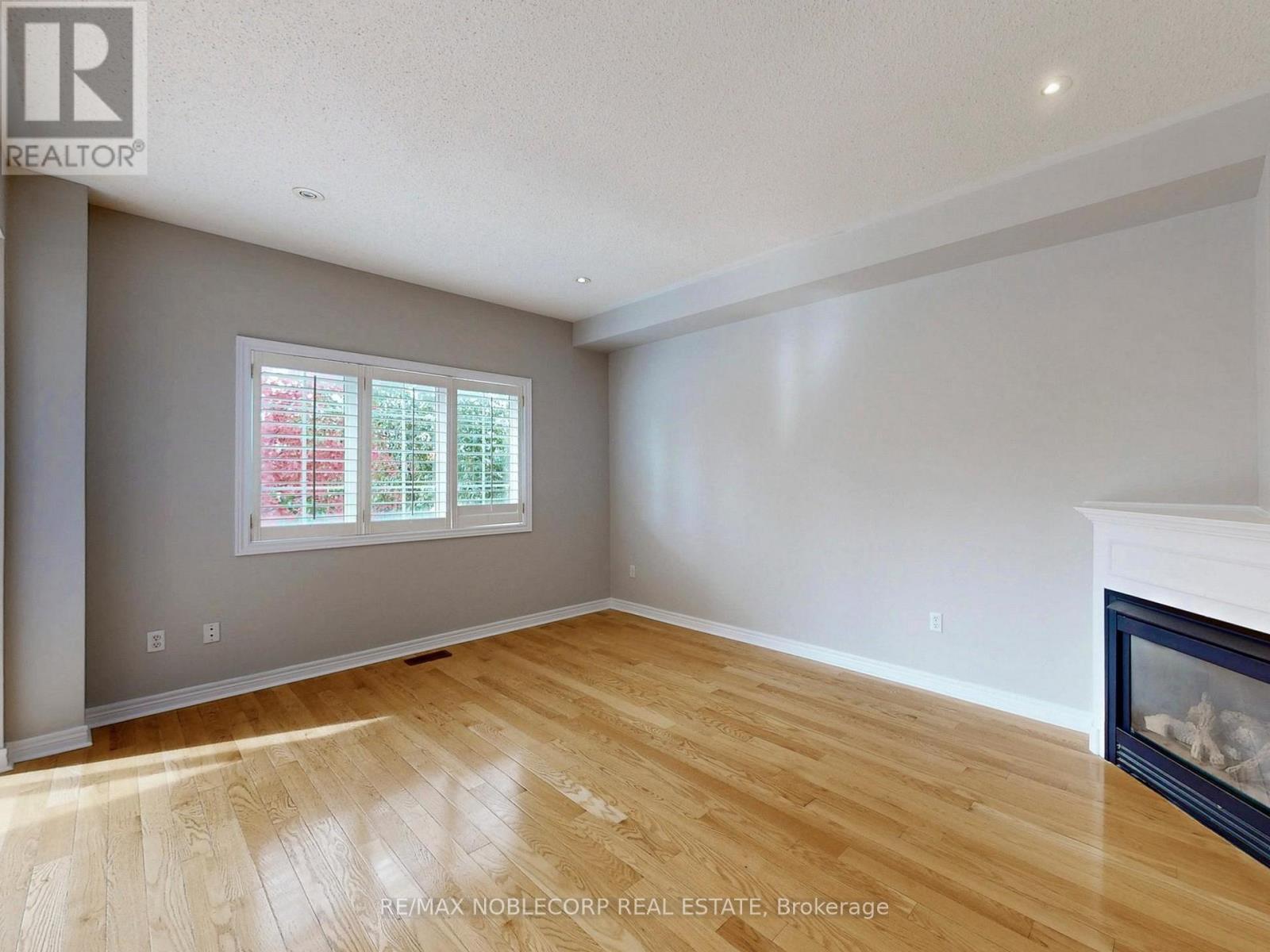 28 Laurentide Crescent, Brampton, Ontario  L6P 1Y4 - Photo 11 - W12518314