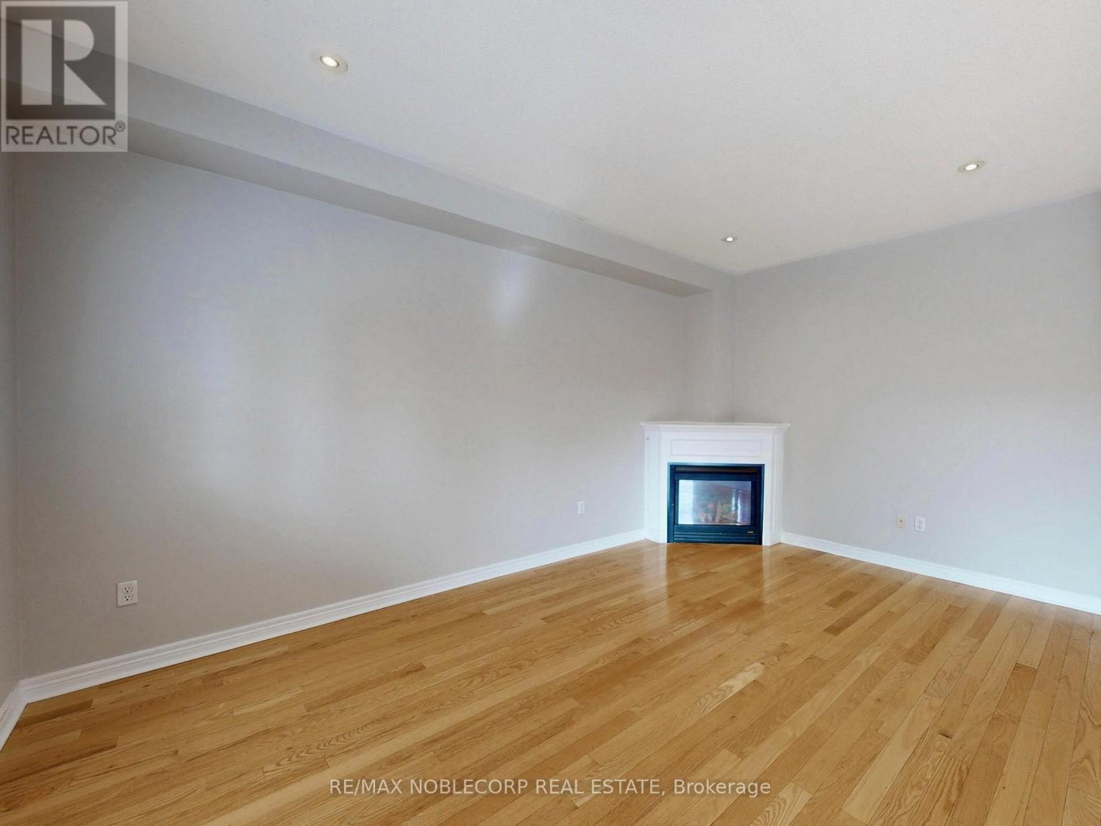 28 Laurentide Crescent, Brampton, Ontario  L6P 1Y4 - Photo 12 - W12518314