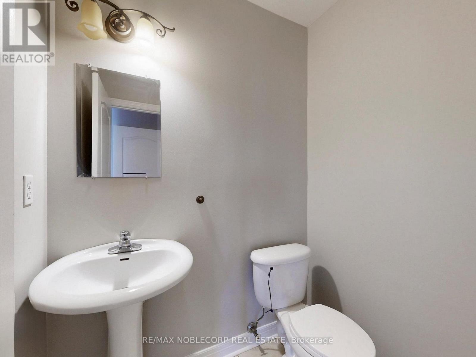 28 Laurentide Crescent, Brampton, Ontario  L6P 1Y4 - Photo 13 - W12518314