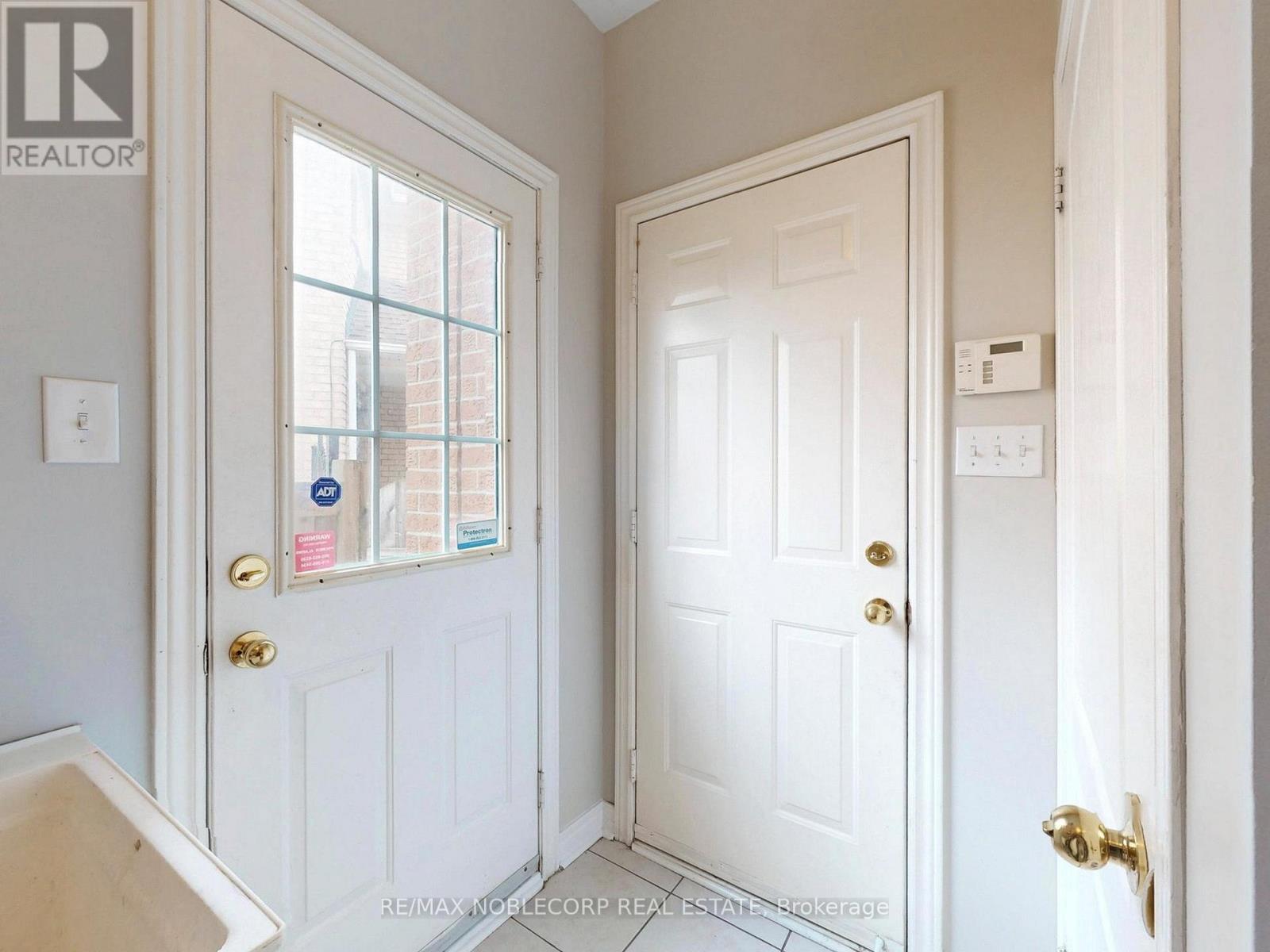 28 Laurentide Crescent, Brampton, Ontario  L6P 1Y4 - Photo 15 - W12518314