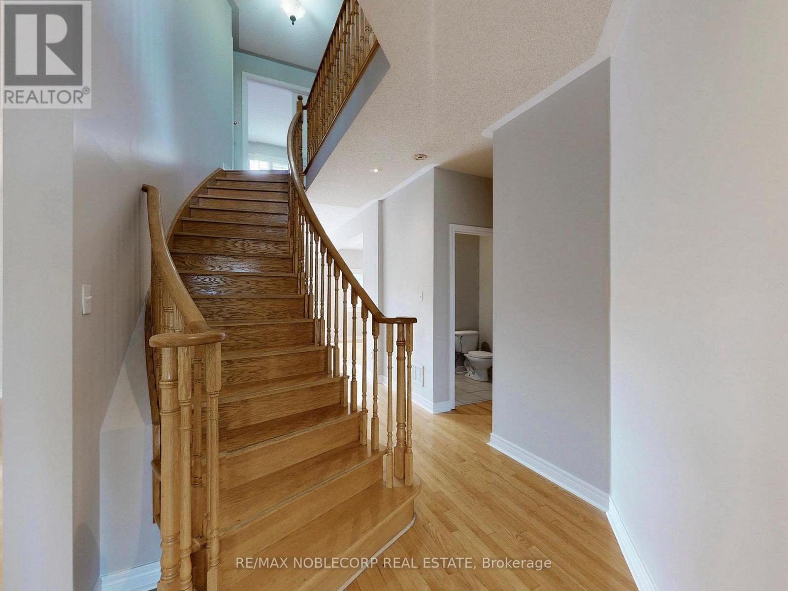 28 Laurentide Crescent, Brampton, Ontario  L6P 1Y4 - Photo 16 - W12518314