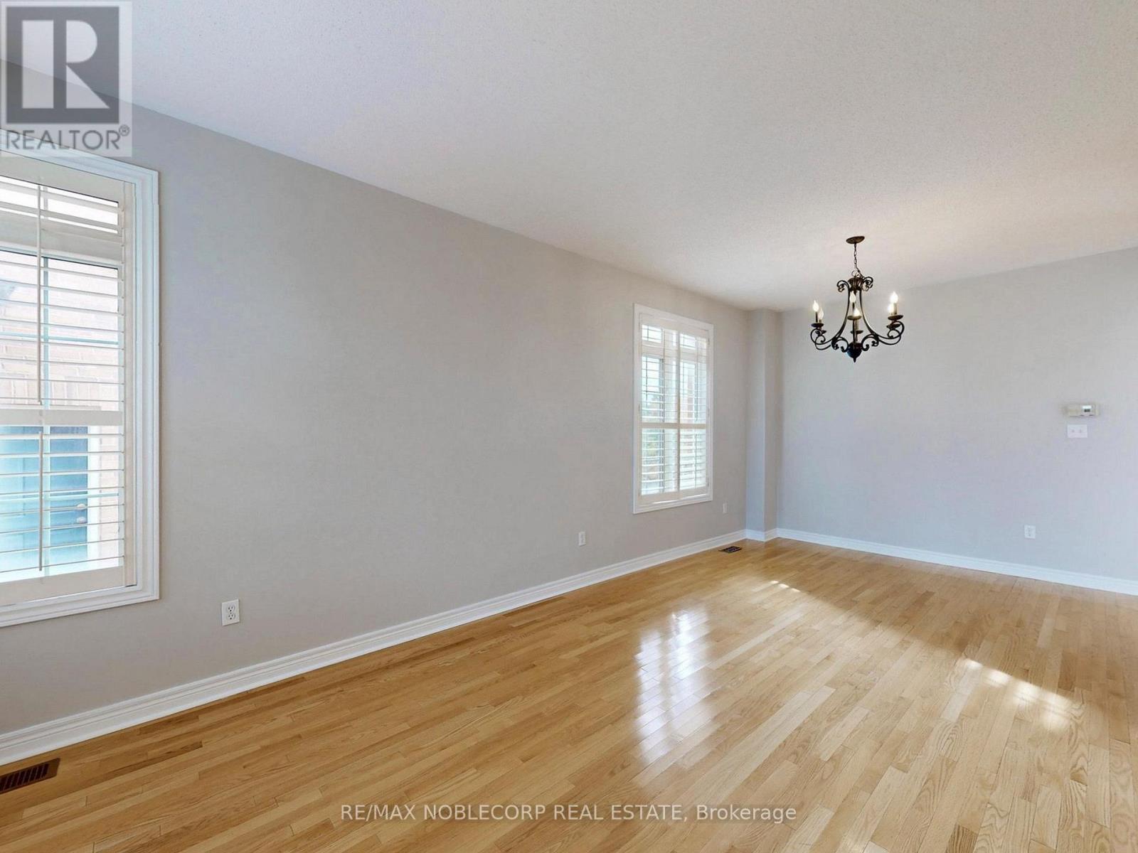 28 Laurentide Crescent, Brampton, Ontario  L6P 1Y4 - Photo 2 - W12518314