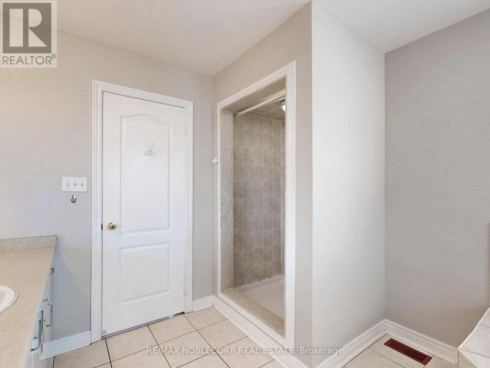 28 Laurentide Crescent, Brampton, Ontario  L6P 1Y4 - Photo 23 - W12518314