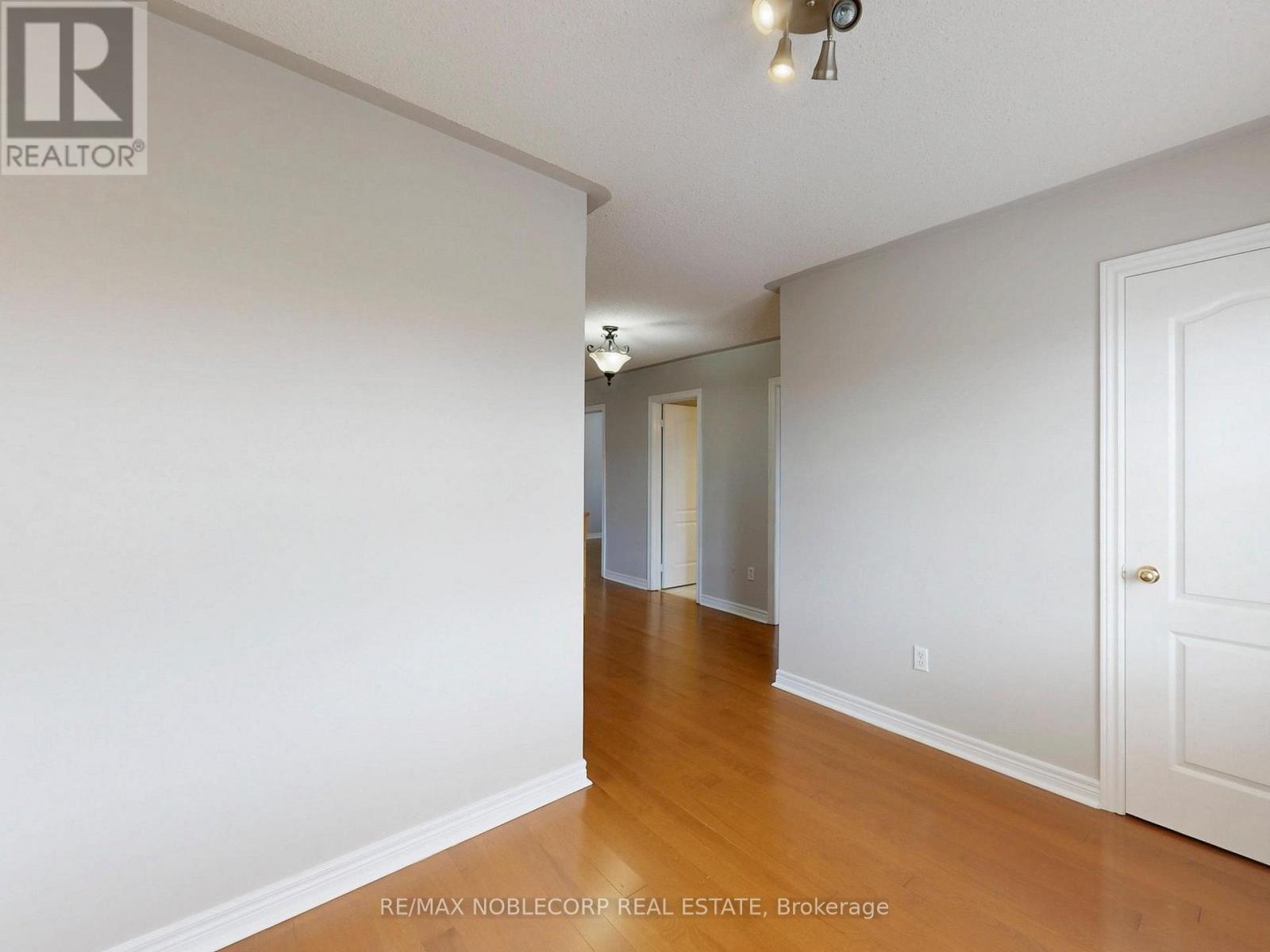 28 Laurentide Crescent, Brampton, Ontario  L6P 1Y4 - Photo 31 - W12518314