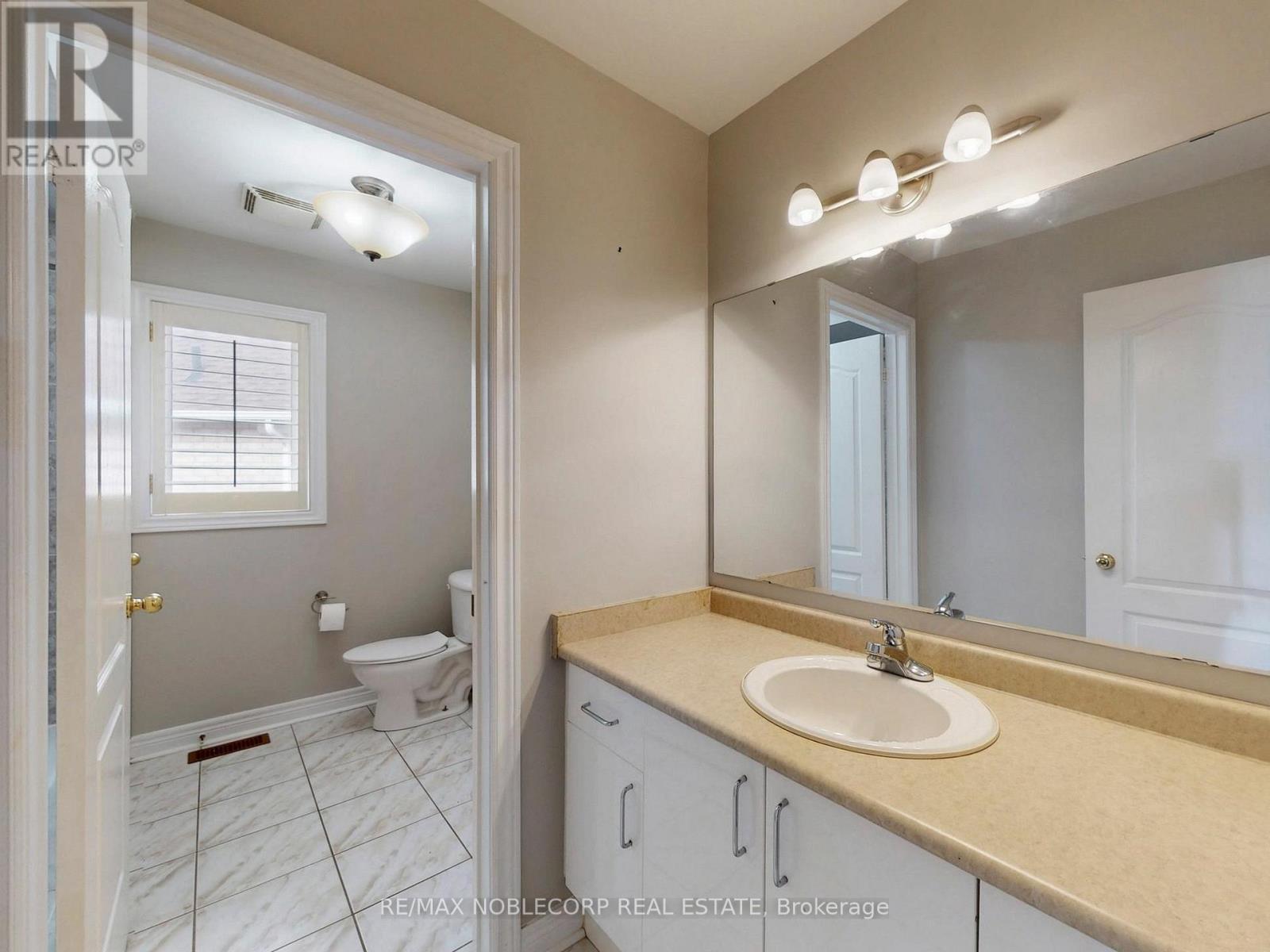 28 Laurentide Crescent, Brampton, Ontario  L6P 1Y4 - Photo 32 - W12518314