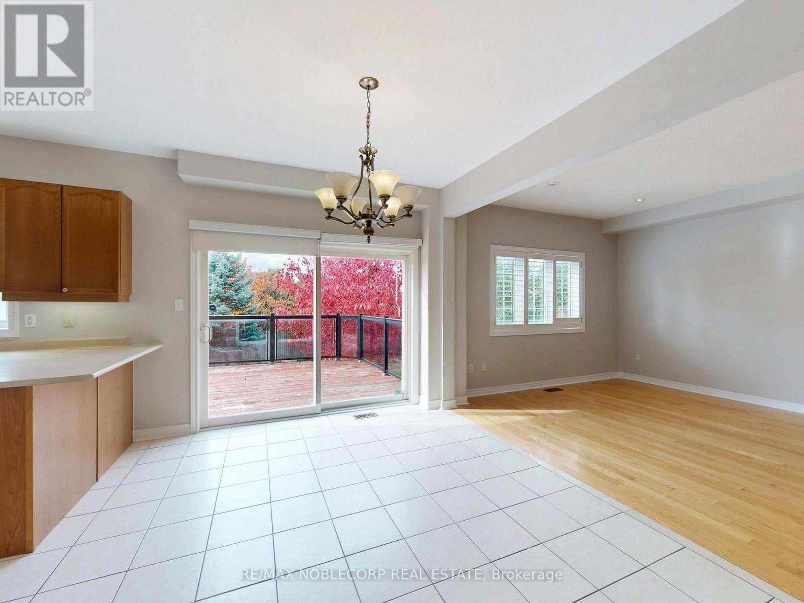 28 Laurentide Crescent, Brampton, Ontario  L6P 1Y4 - Photo 7 - W12518314