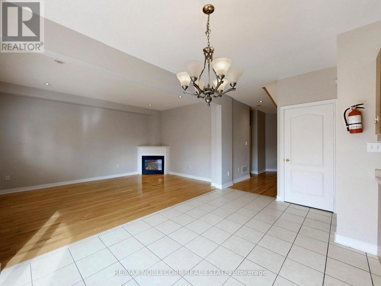 28 Laurentide Crescent, Brampton, Ontario  L6P 1Y4 - Photo 9 - W12518314