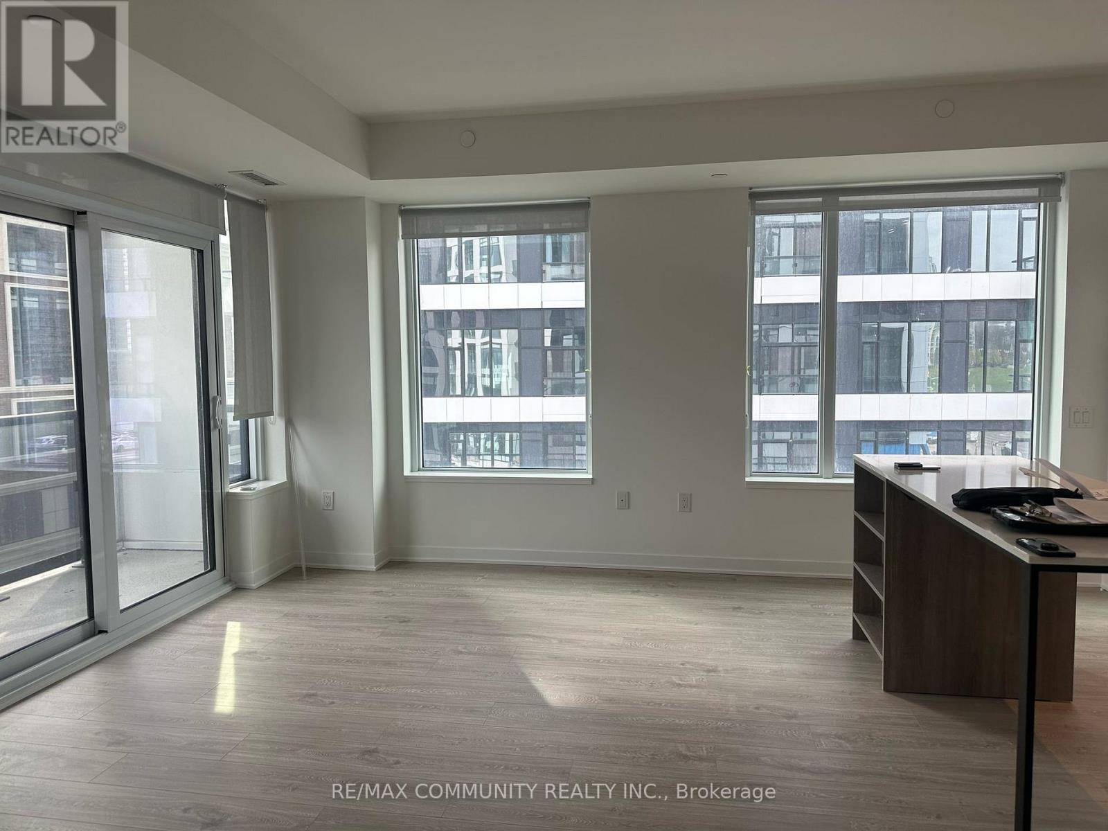 404 - 2495 Eglinton Avenue W, Mississauga, Ontario  L5M 2T2 - Photo 3 - W12518354