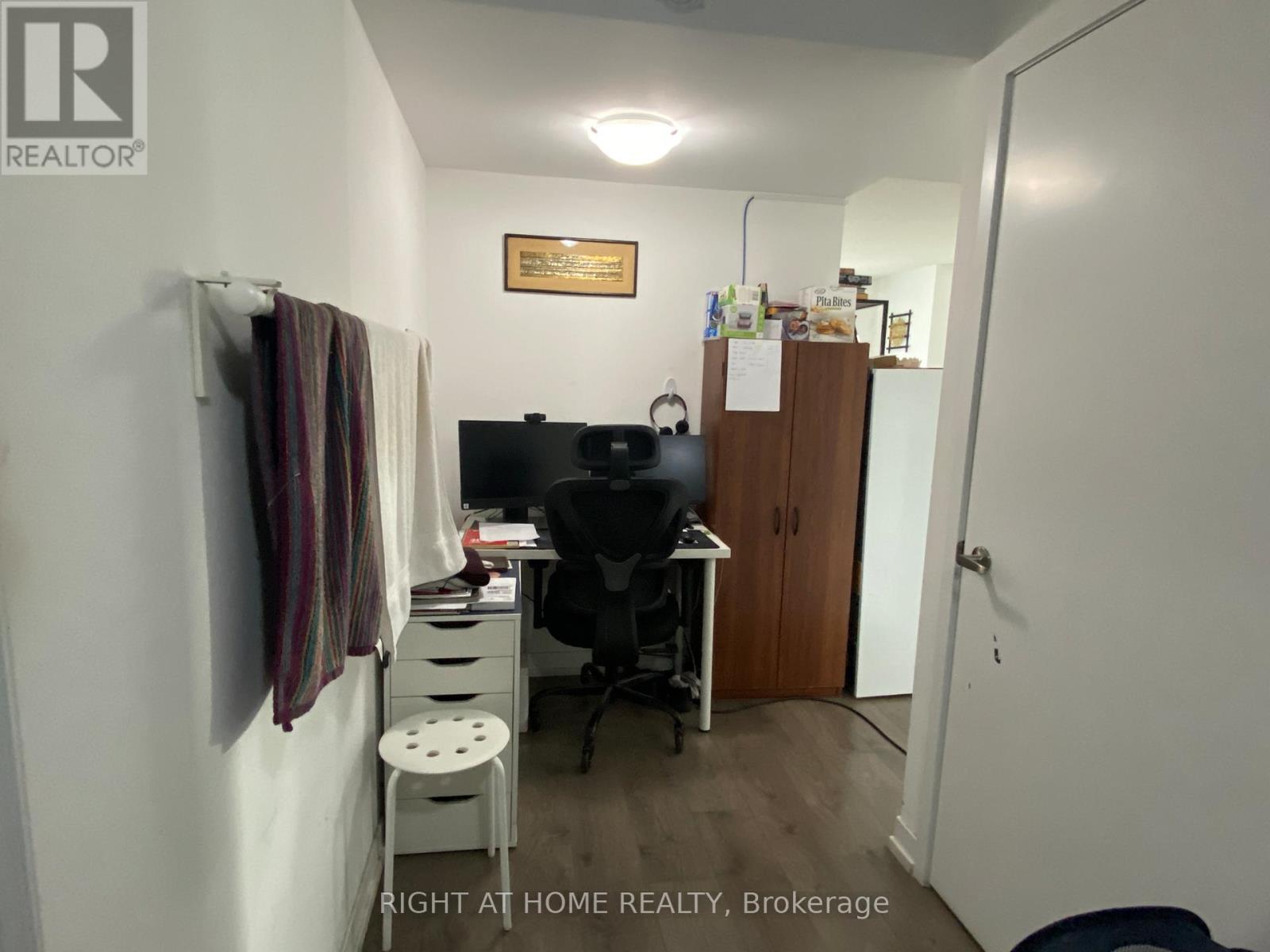 2106 - 1410 Dupont Street, Toronto, Ontario  M6H 2B1 - Photo 5 - W12518390