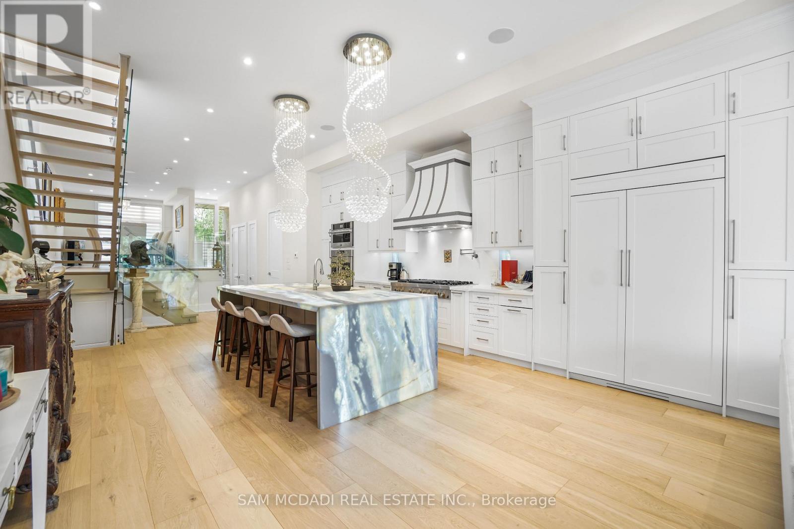 1036 Enola Avenue, Mississauga, Ontario  L5G 4A9 - Photo 10 - W12518430