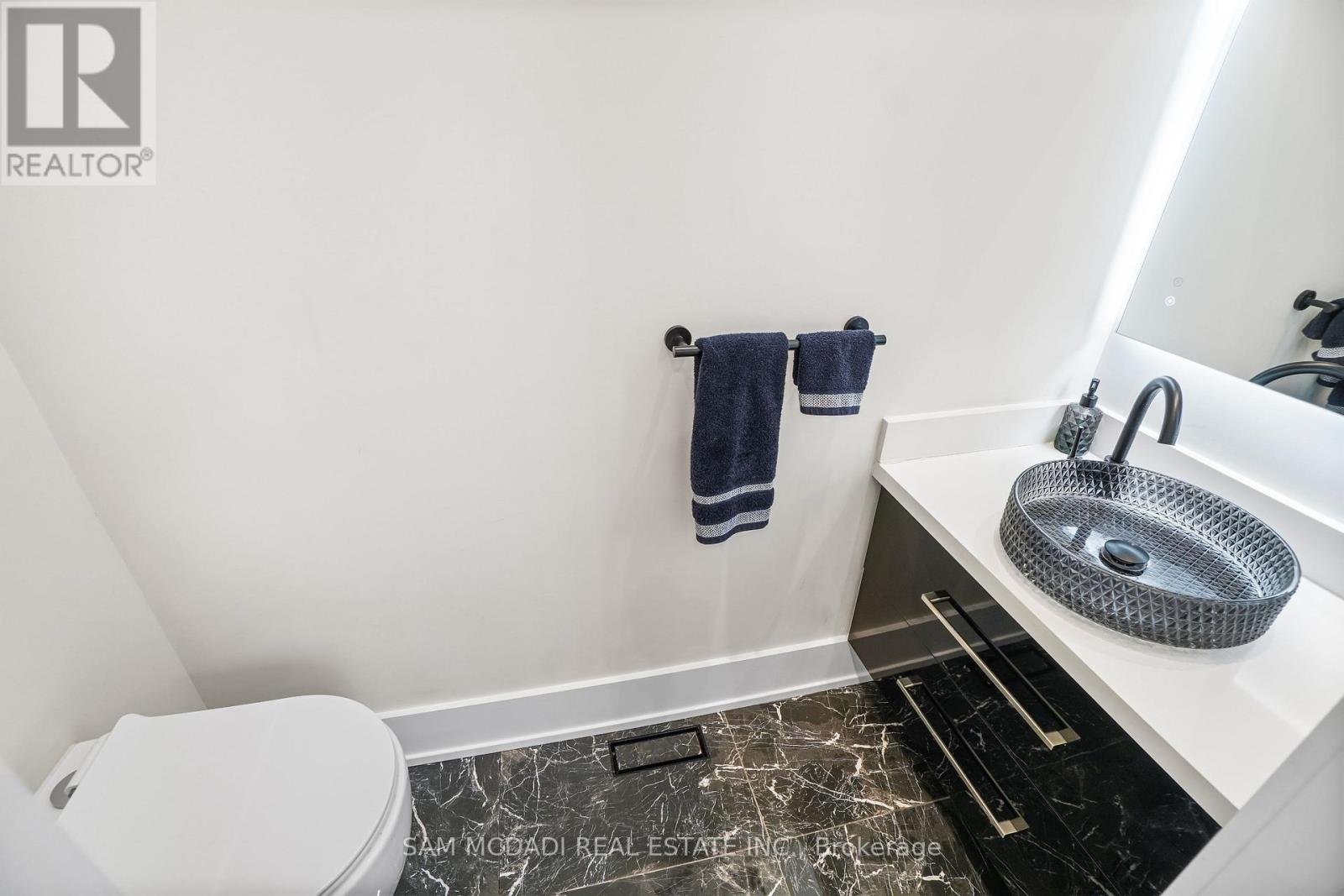 1036 Enola Avenue, Mississauga, Ontario  L5G 4A9 - Photo 22 - W12518430