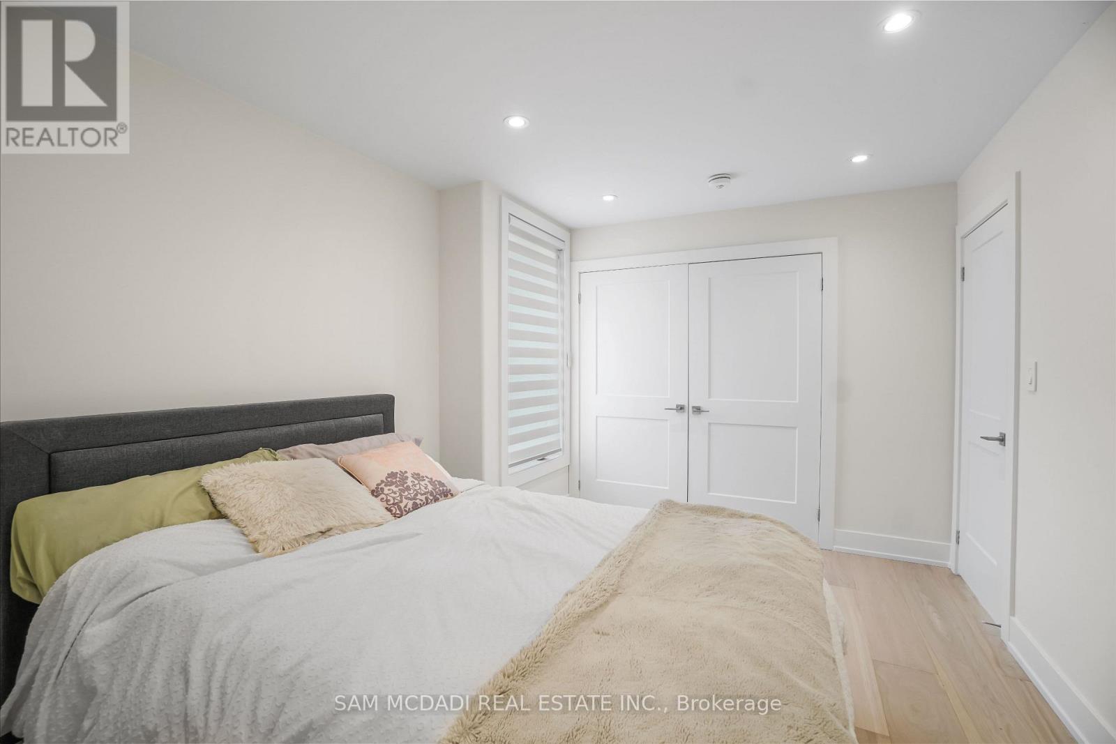 1036 Enola Avenue, Mississauga, Ontario  L5G 4A9 - Photo 34 - W12518430