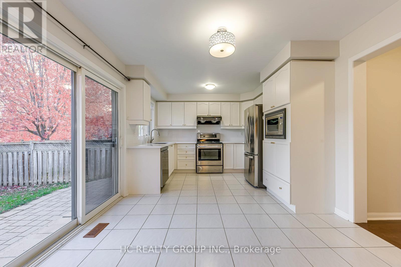 3045 Abernathy Way, Oakville, Ontario  L6M 5C1 - Photo 10 - W12518436