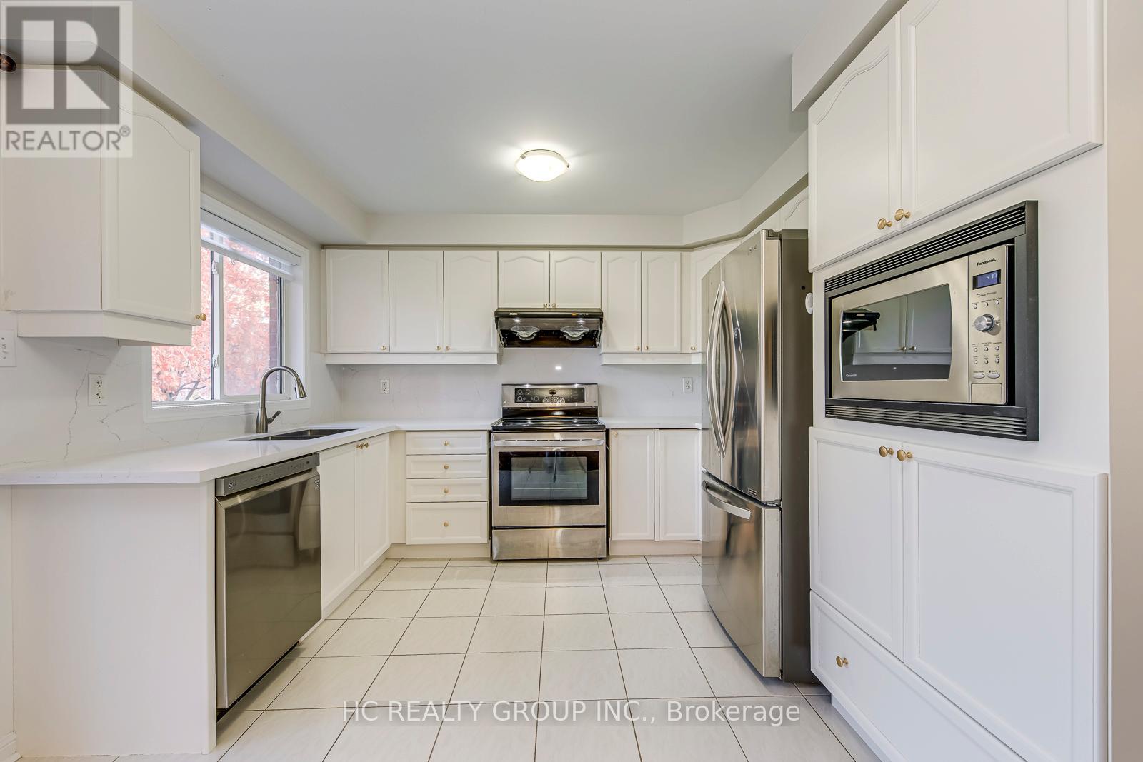 3045 Abernathy Way, Oakville, Ontario  L6M 5C1 - Photo 11 - W12518436