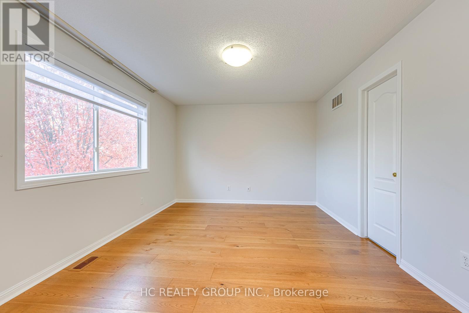 3045 Abernathy Way, Oakville, Ontario  L6M 5C1 - Photo 19 - W12518436