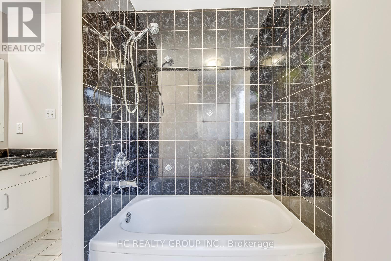 3045 Abernathy Way, Oakville, Ontario  L6M 5C1 - Photo 22 - W12518436