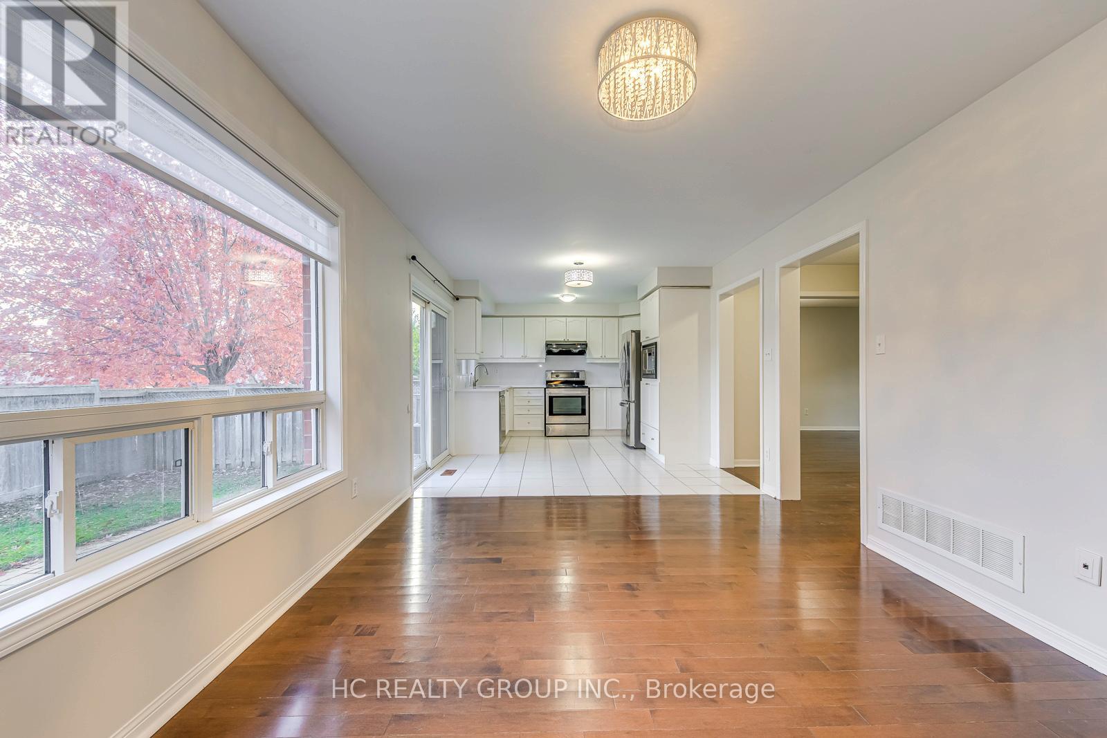 3045 Abernathy Way, Oakville, Ontario  L6M 5C1 - Photo 9 - W12518436