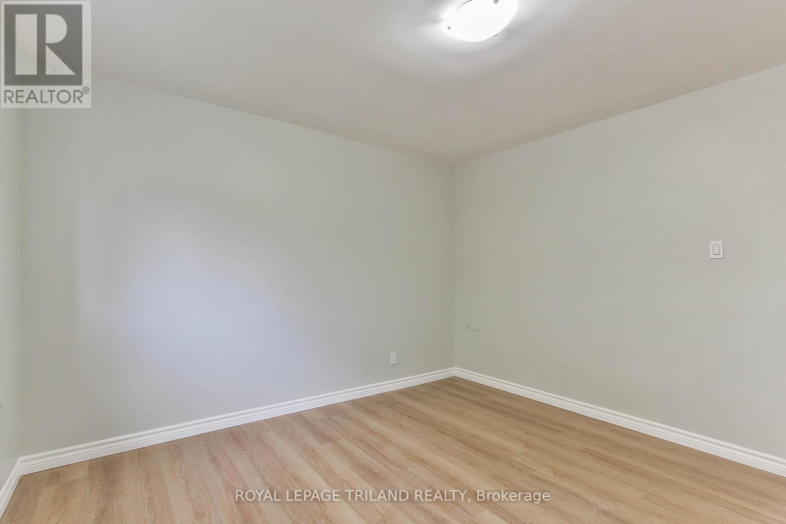 2 - 358 Hilton Avenue, London East, Ontario N5W 2R6 - Photo 14 - X12464839