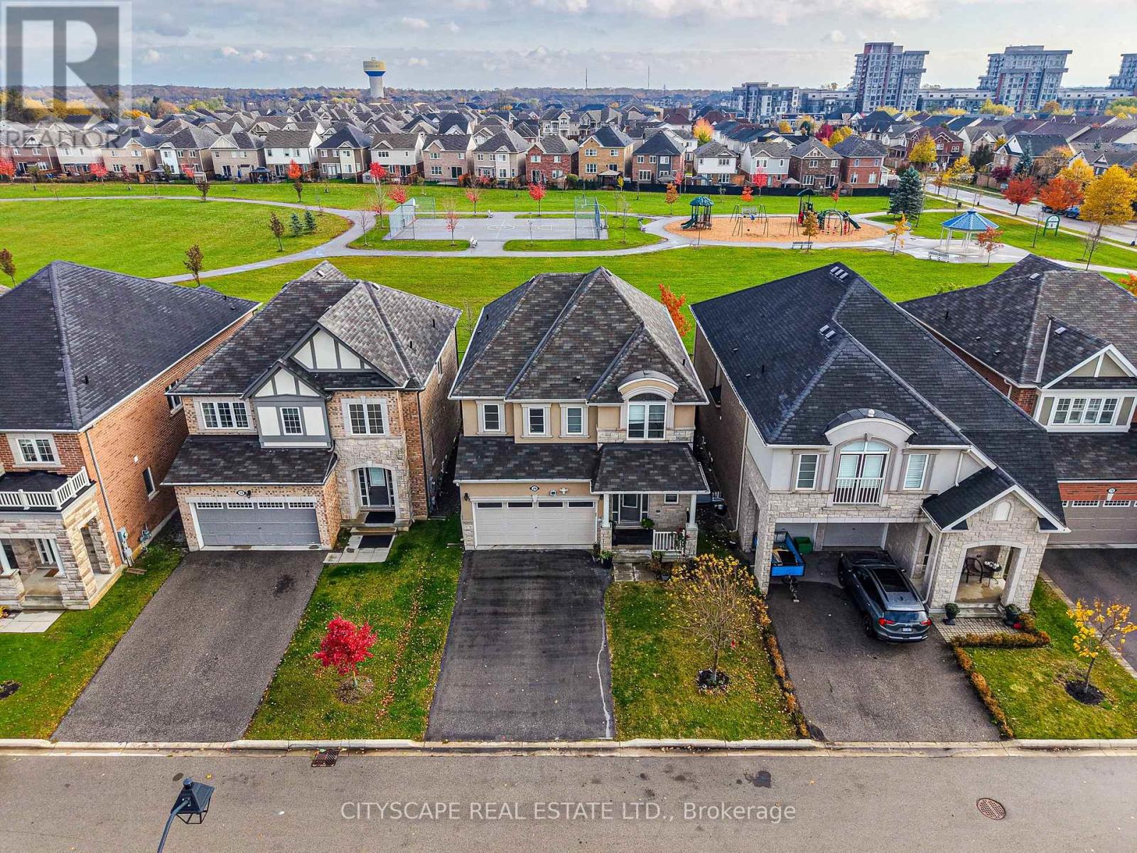 28 Celano Drive, Hamilton, Ontario  L8B 1V3 - Photo 2 - X12518322