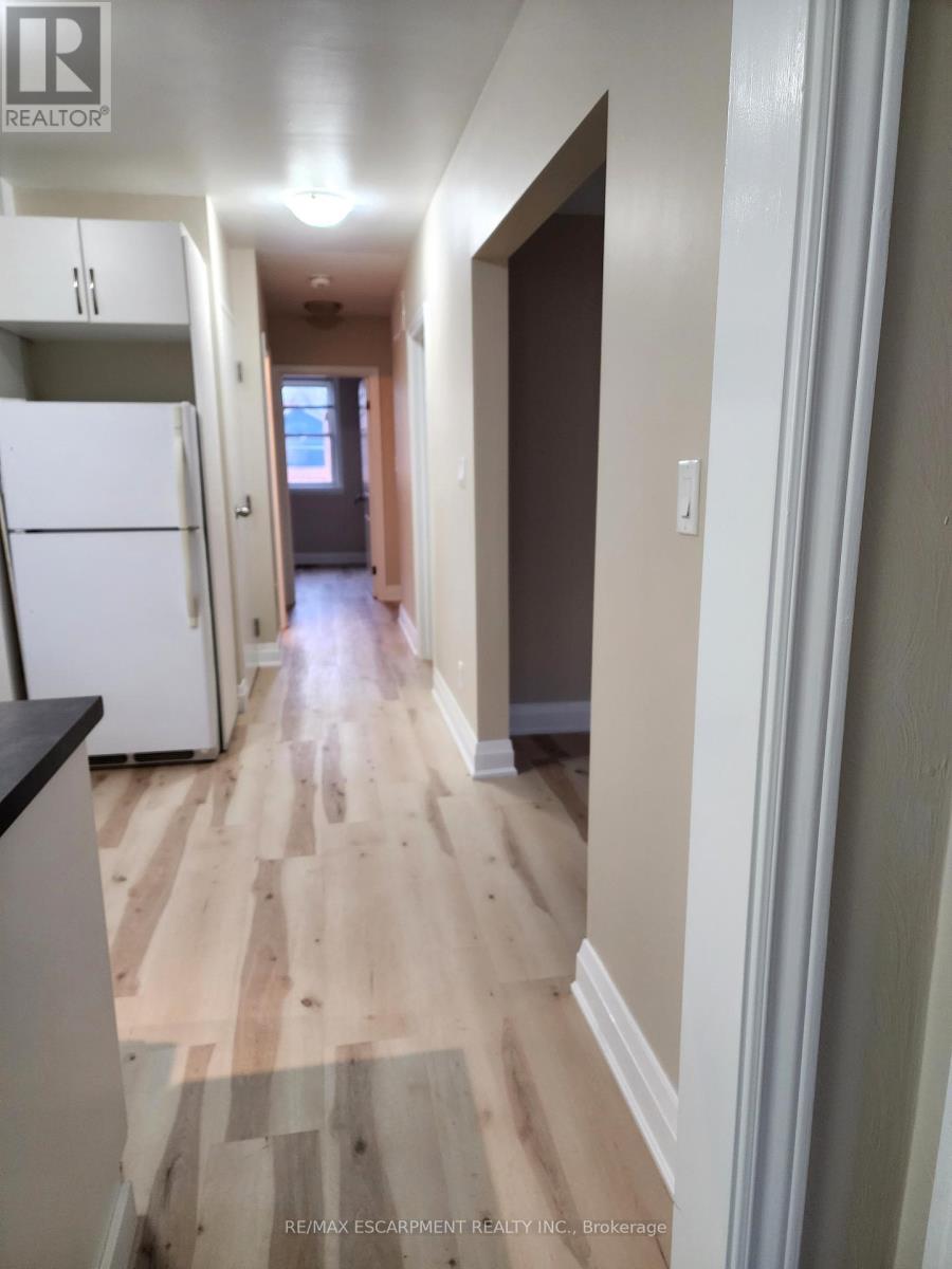 A - 25 West 4th Street, Hamilton, Ontario L9C 3M2 - Photo 2 - X12518366